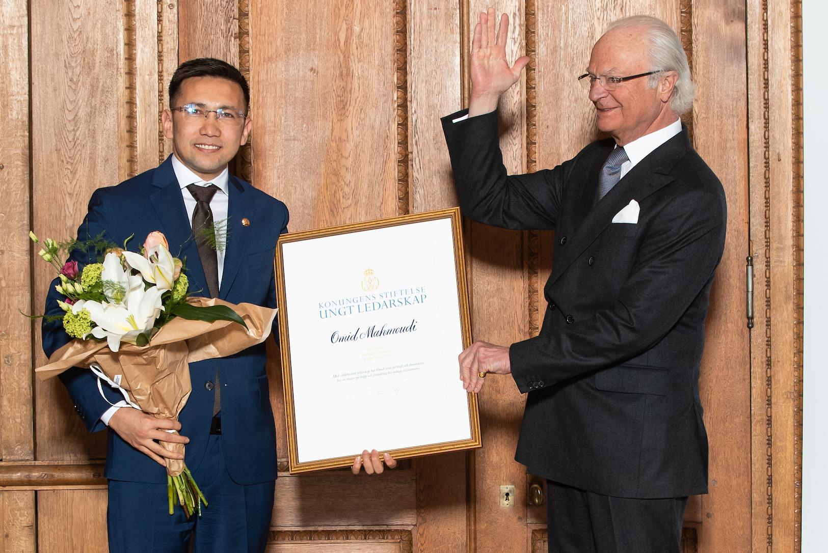 Omid Mahmoudi fick ta emot den prestigefulla Kompassrosen av Carl XIV Gustaf på Kungliga slottet.