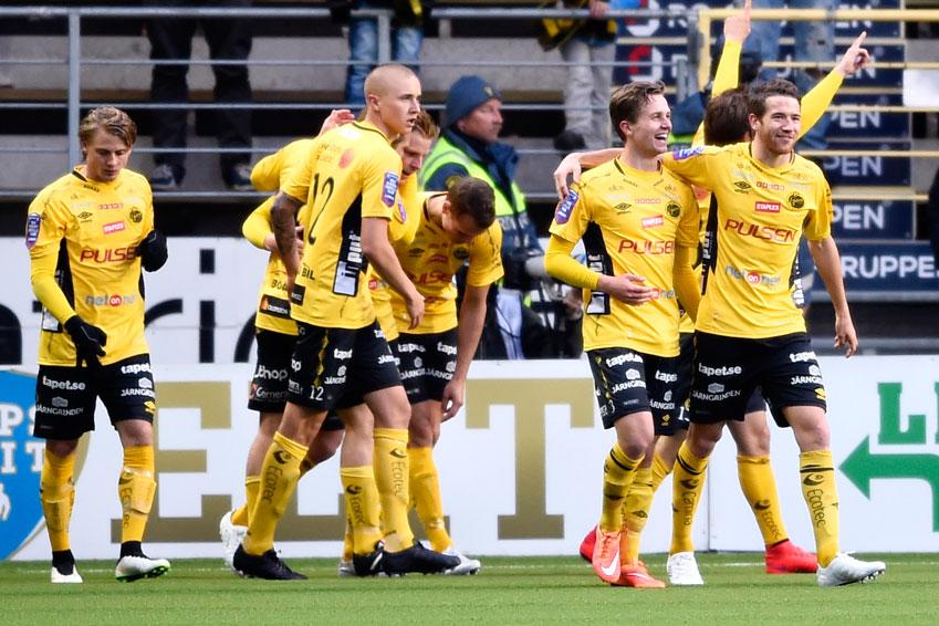 Elfsborgs Arber Zeneli jublar efter 2-1.