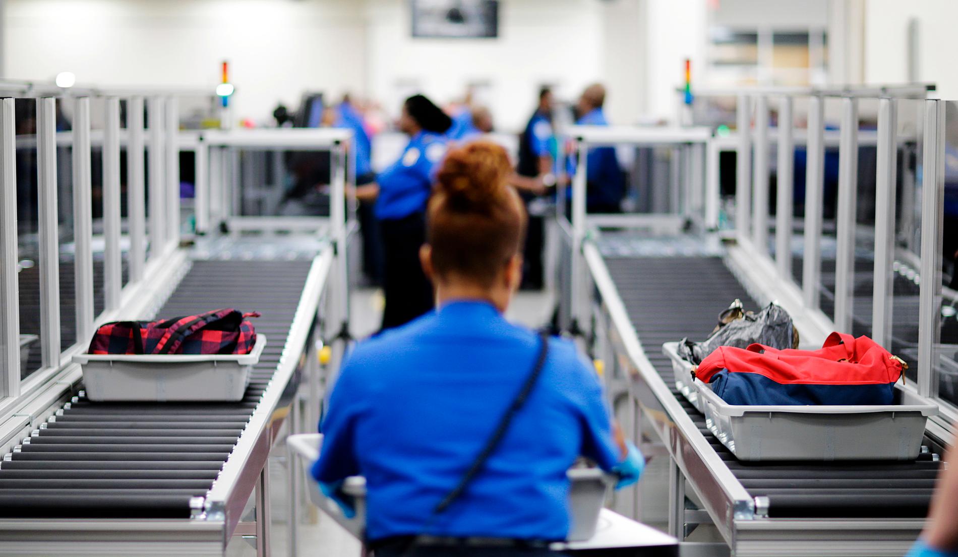 Det amerikanska transportsäkerhetsverket (TSA) utvärderar ett förslag som innebär att kontroller slopas på mindre flygplatser i USA. Arkivbild.