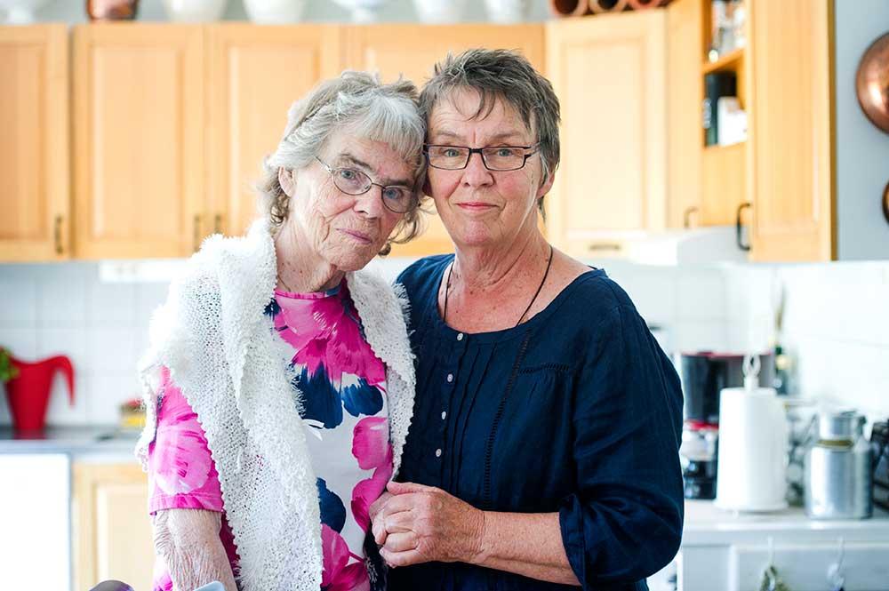 94 åriga Kerstin Johansson får ingen plats på älderboende i Norrköping och tvingas att bo hos sin dotter Wiwi Heggblad i Kålmorden.