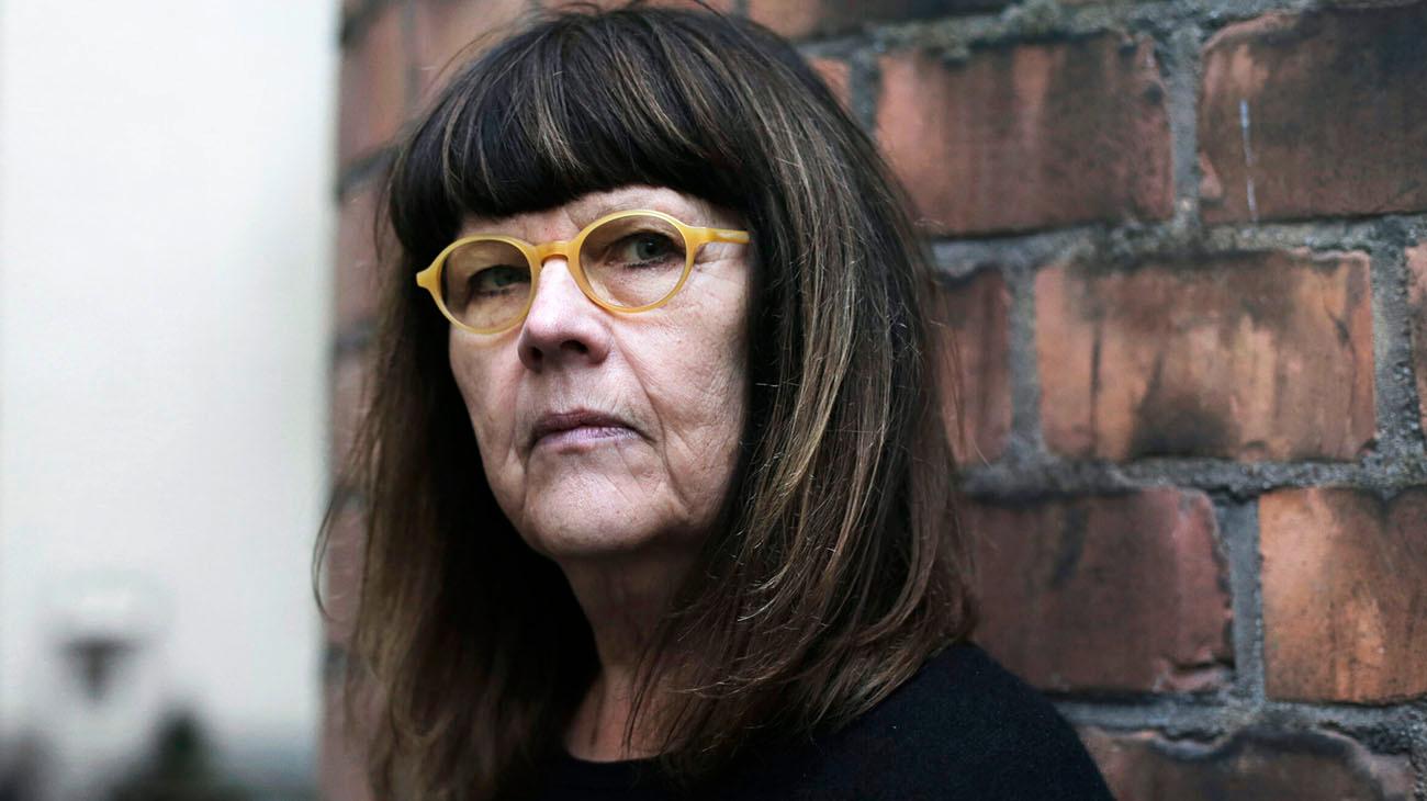 Helene Rådberg (f. −50) debuterade 1998 med diktsamlingen ”Mellan henne och jag”. 2019 kom hennes första roman ”Mammajournalerna” och hon är nu aktuell med ”Kvinnorörelse”.