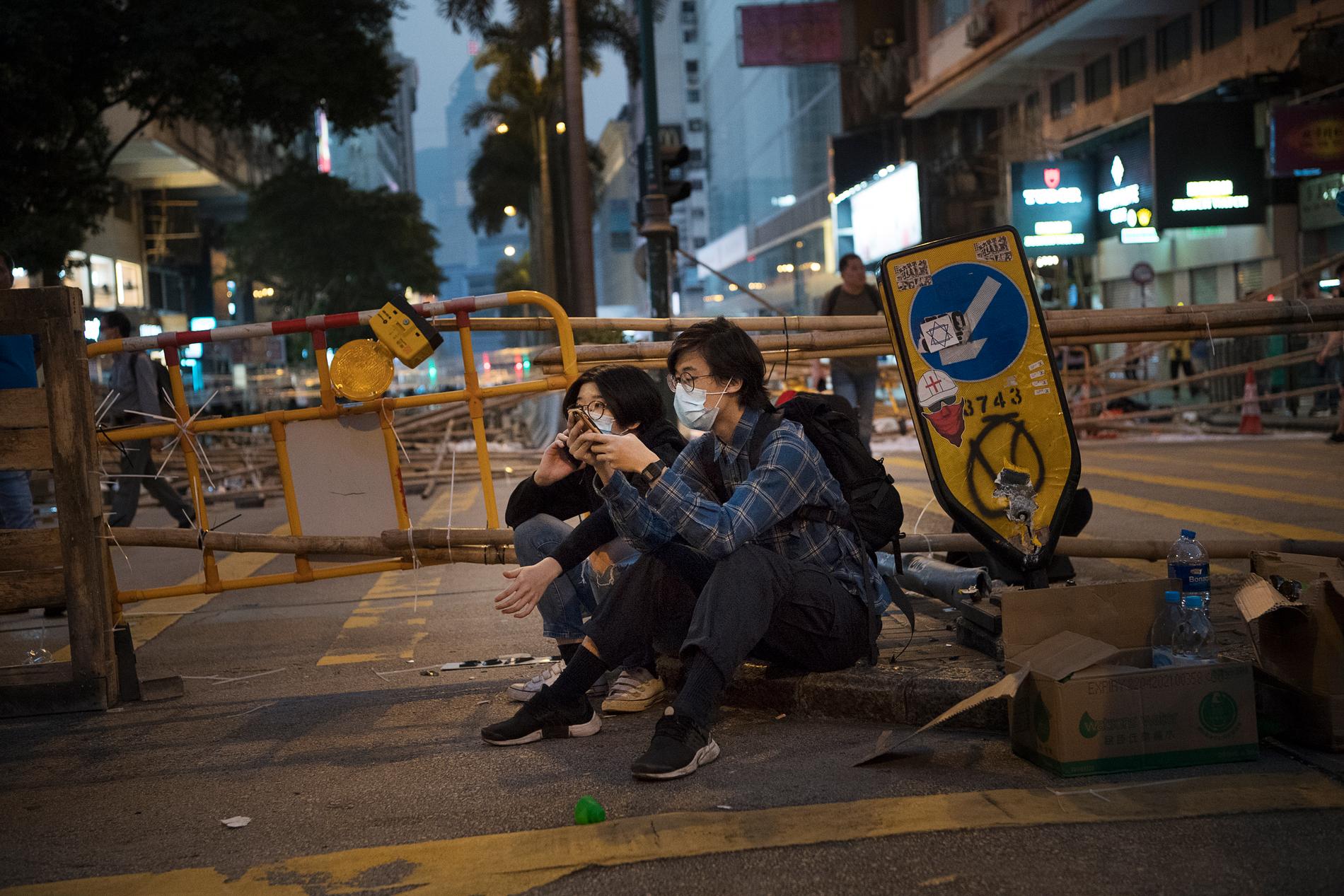 Gatorna i centrala Hongkong påminner om en krigszon.