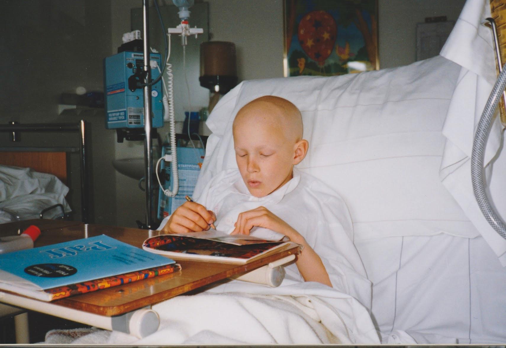 När han var barn fick han cancer och blev av det rullstolsburen som nioåring.