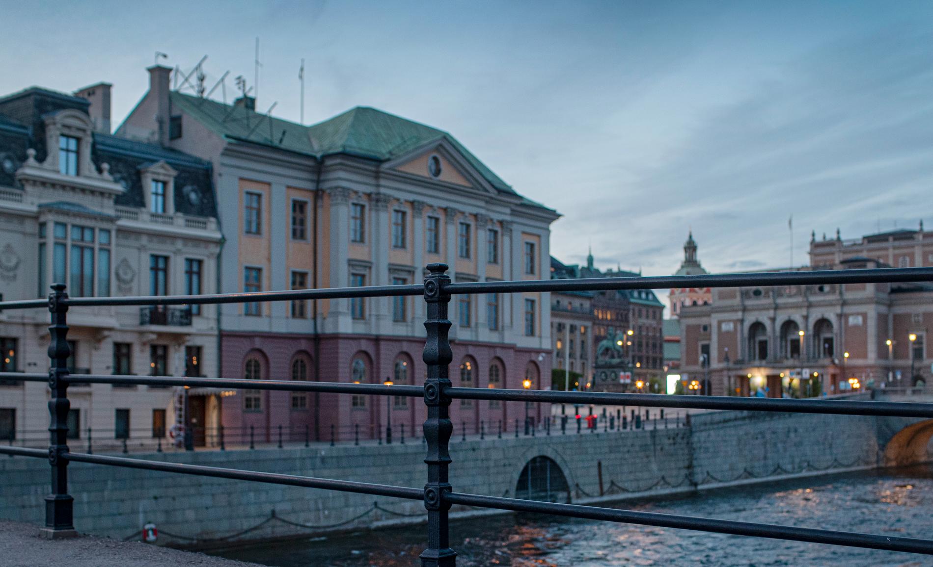 Sagerska huset till vänster i bild. Här bor de svenska statsministrarna sedan 1995. 