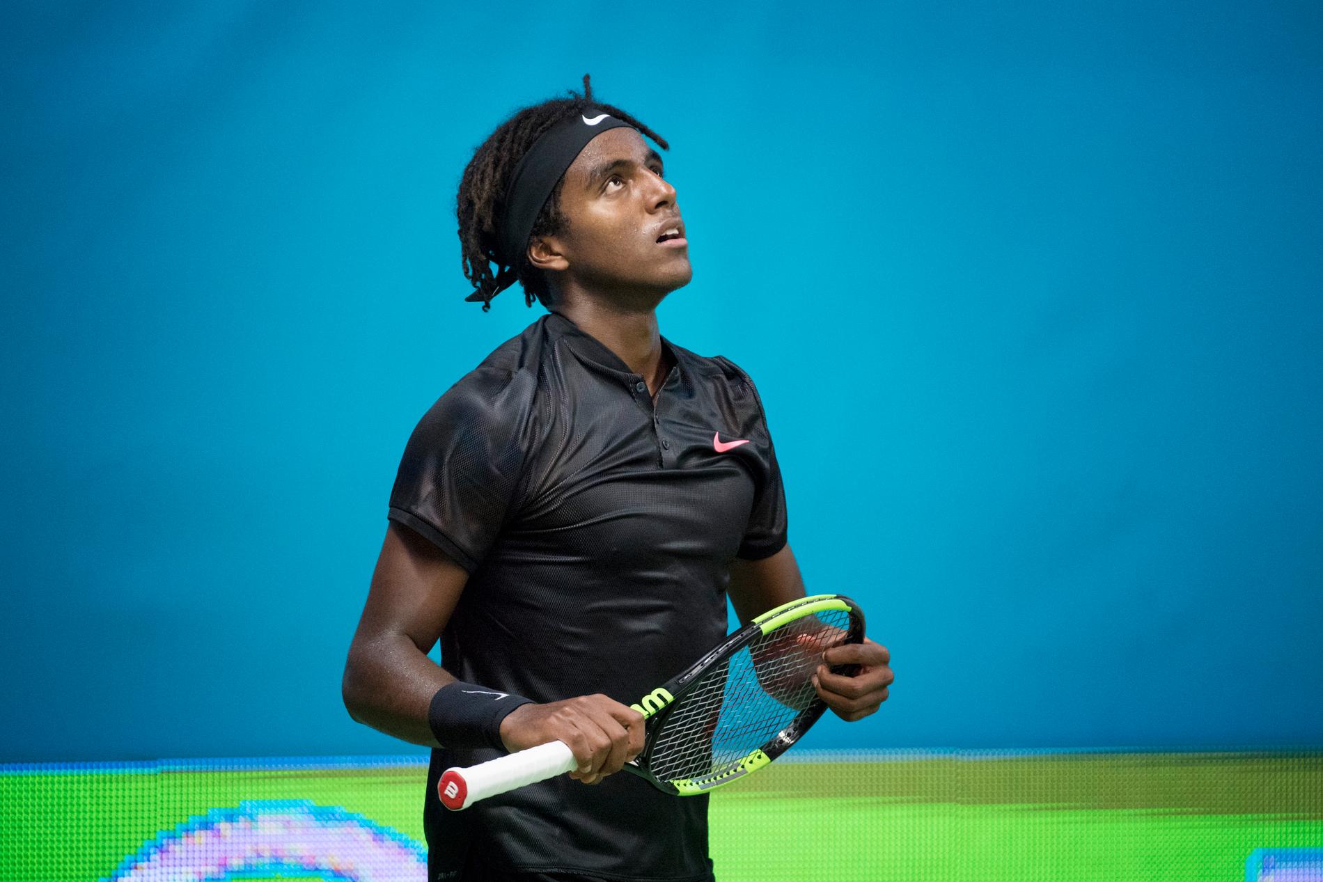 Elias Ymer är ett steg närmare att kvala in till grandslam-tävlingen Australian open.