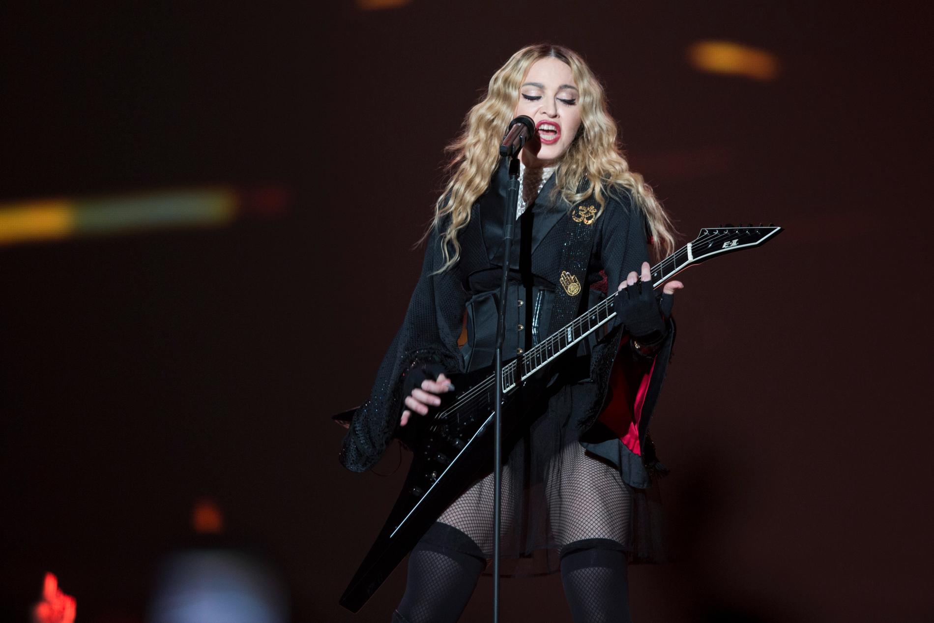 Madonna gjorde fans oroliga under sommaren då hon tillfälligt lades in på sjukhus för en bakterieinfektion, men stjärnan friskförklarades i slutet av juni och har verkat peppad på sin nya turné. I oktober kommer hon till Stockholm. Arkivbild.
