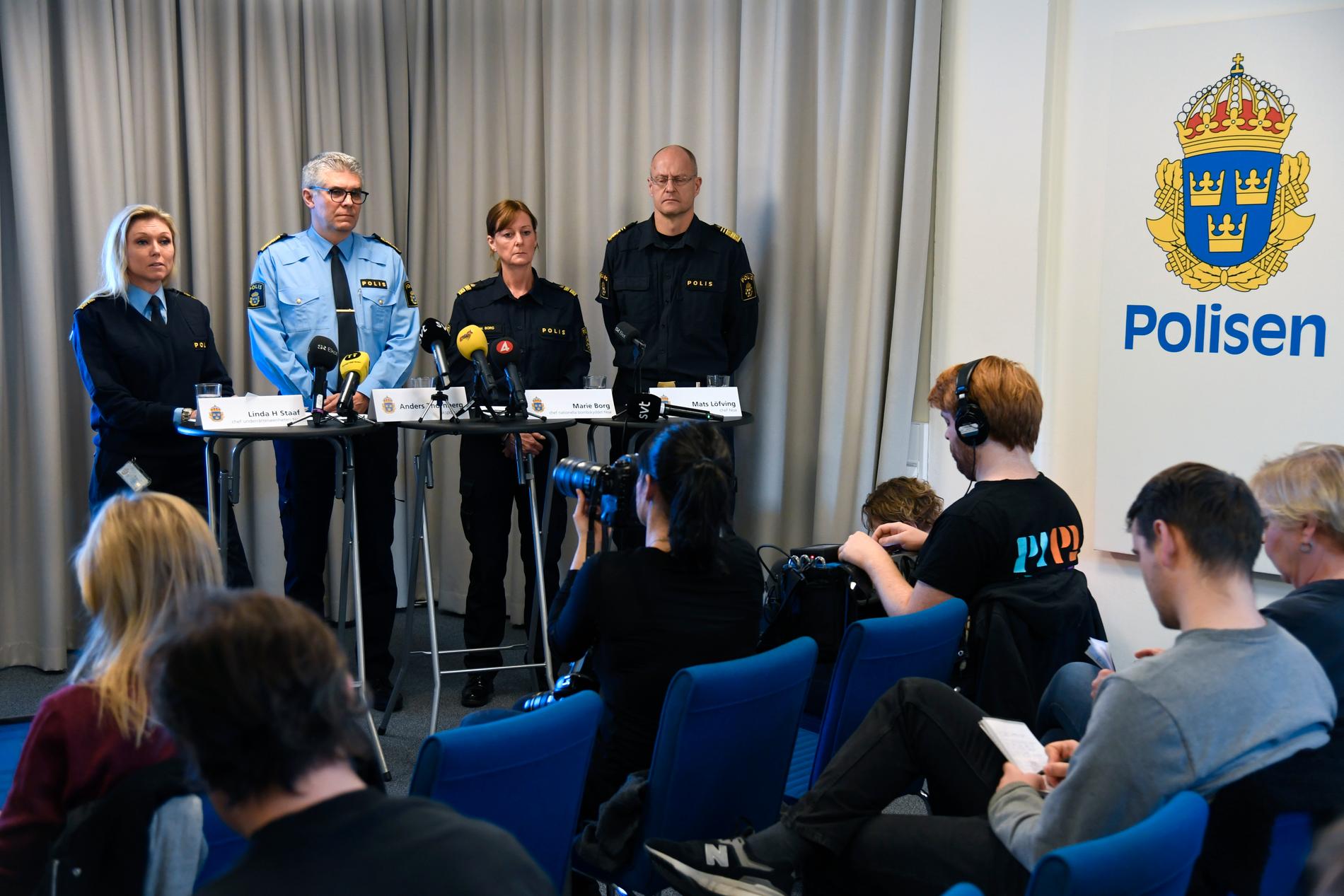 Polisen har pressträff om sprängningarna. Linda H Staaf, Anders Thornberg, Marie Borg och Anders Löfving.