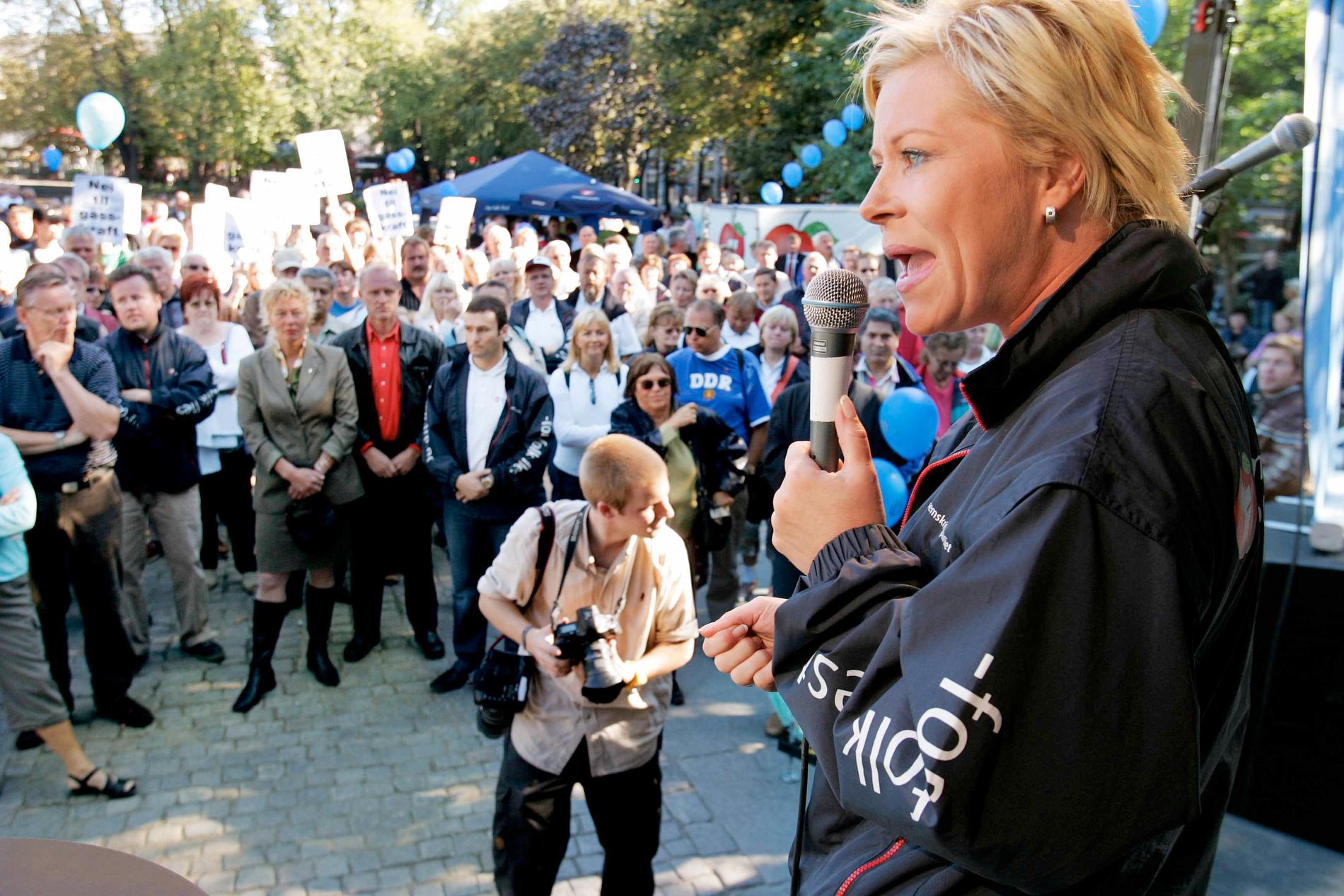 Siv Jensen kampanjar inför valet 2005 i Norge