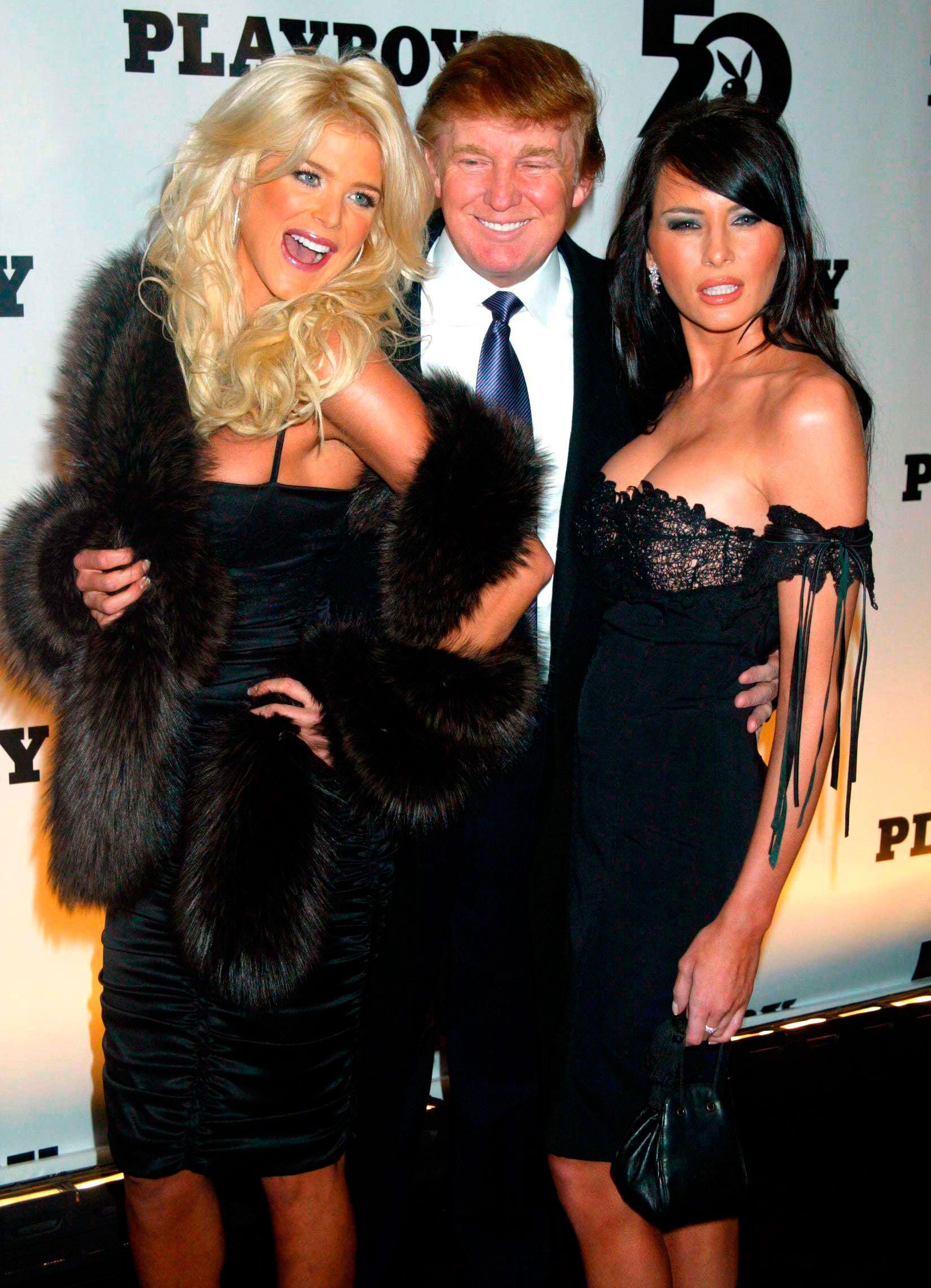 Victoria Silvstedt med Donald Trump och Melania Knauss (som senare blev fru Trump) på Playboys 50-års jubileum 2003.