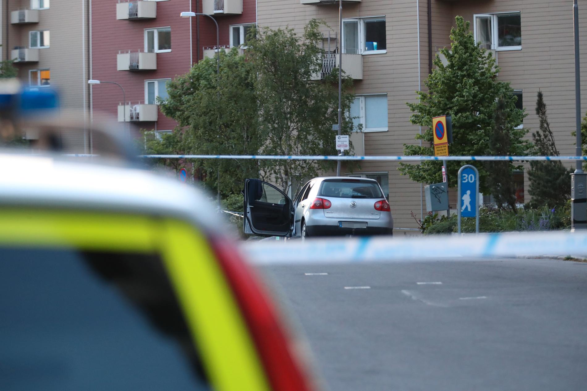 En kväll i maj sköts en person till döds när han satt i en bil i Guldheden i Göteborg. En av de misstänkta till dödsskjutningen åtalas nu även för en dödsskjutning på Lidingö. Arkivbild.