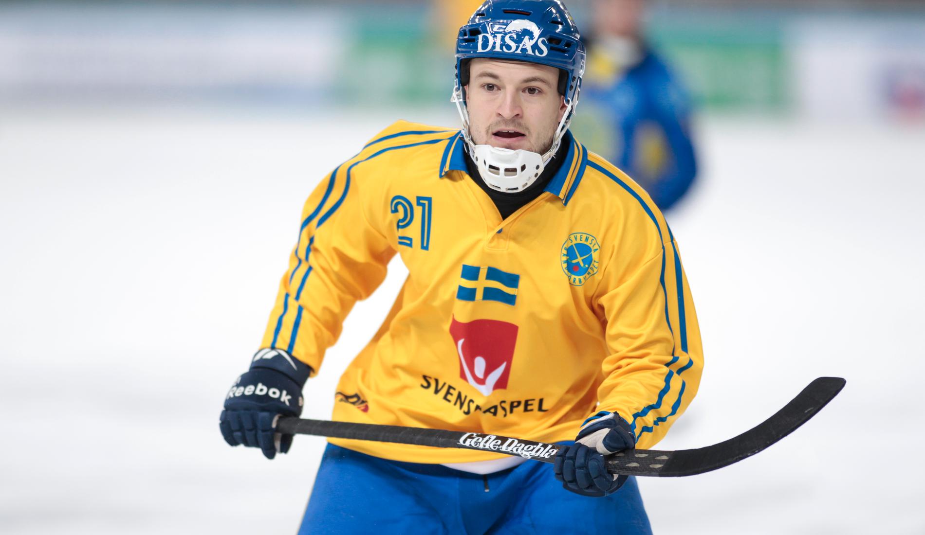 Sveriges Christoffer Edlund gjorde två mål och missade två straffar mot Finland. Arkivbild.