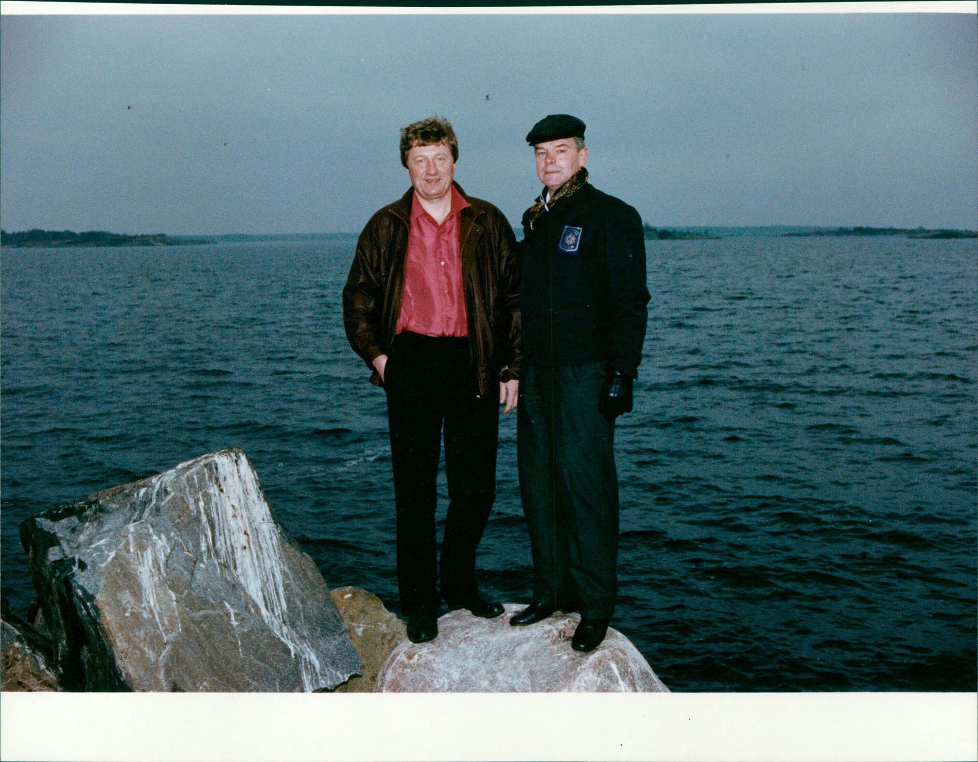 Vasilij Besedin hälsar på hemma hos Karl Andersson (till höger) i Karlskrona. Besedin var kaptenslöjtnant och politisk officer på den sovjetiska ubåten U 137
