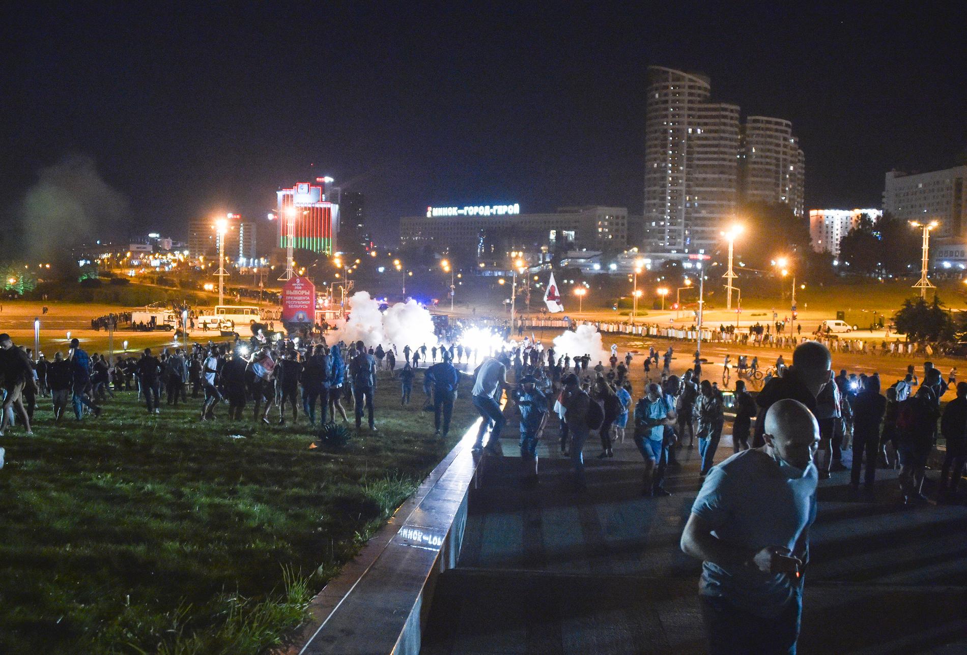 Polis drabbade samman med demonstrerande i bland annat huvudstaden Minsk på söndagen.