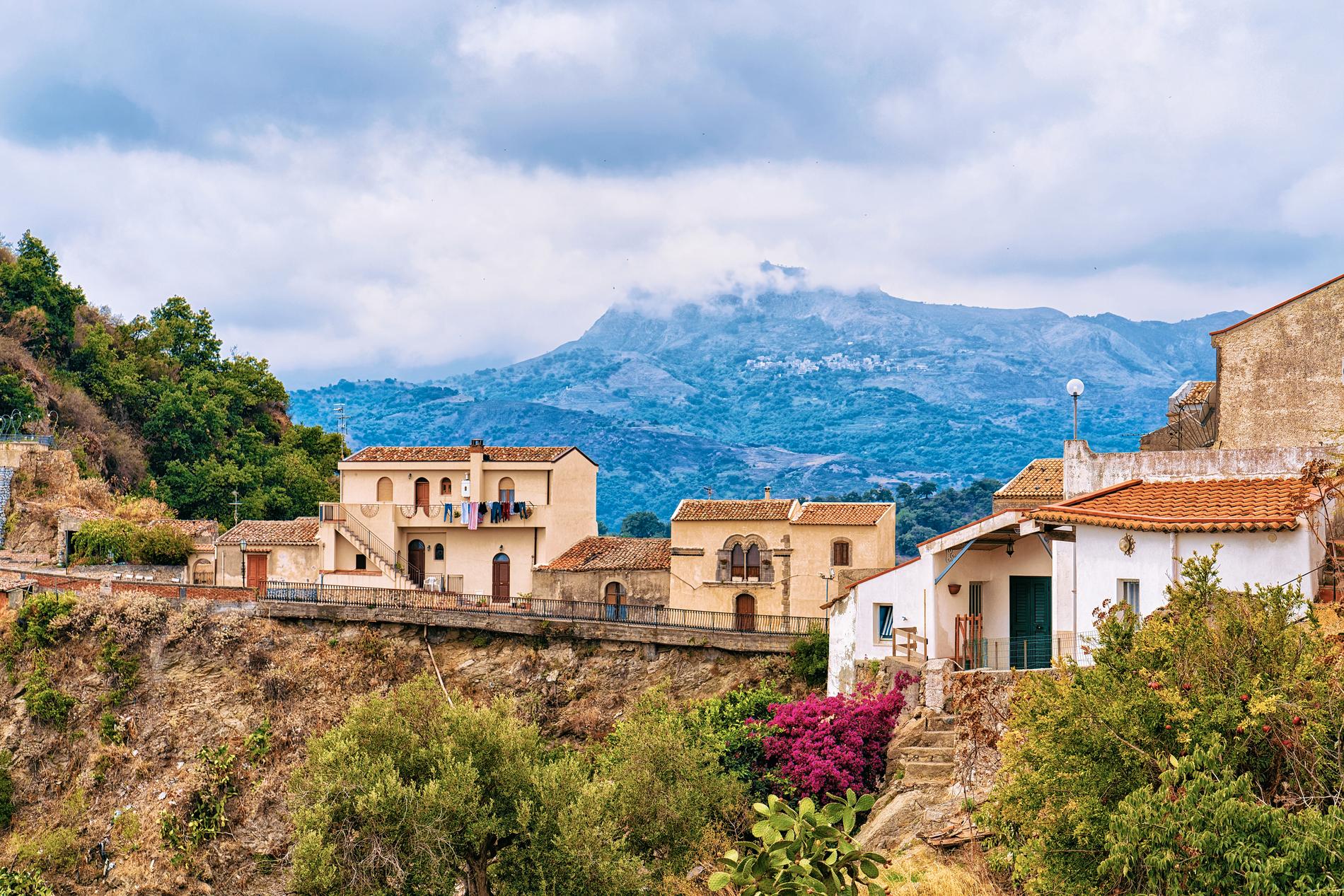 På Sicilien finns det mysiga byar och fornlämningar.