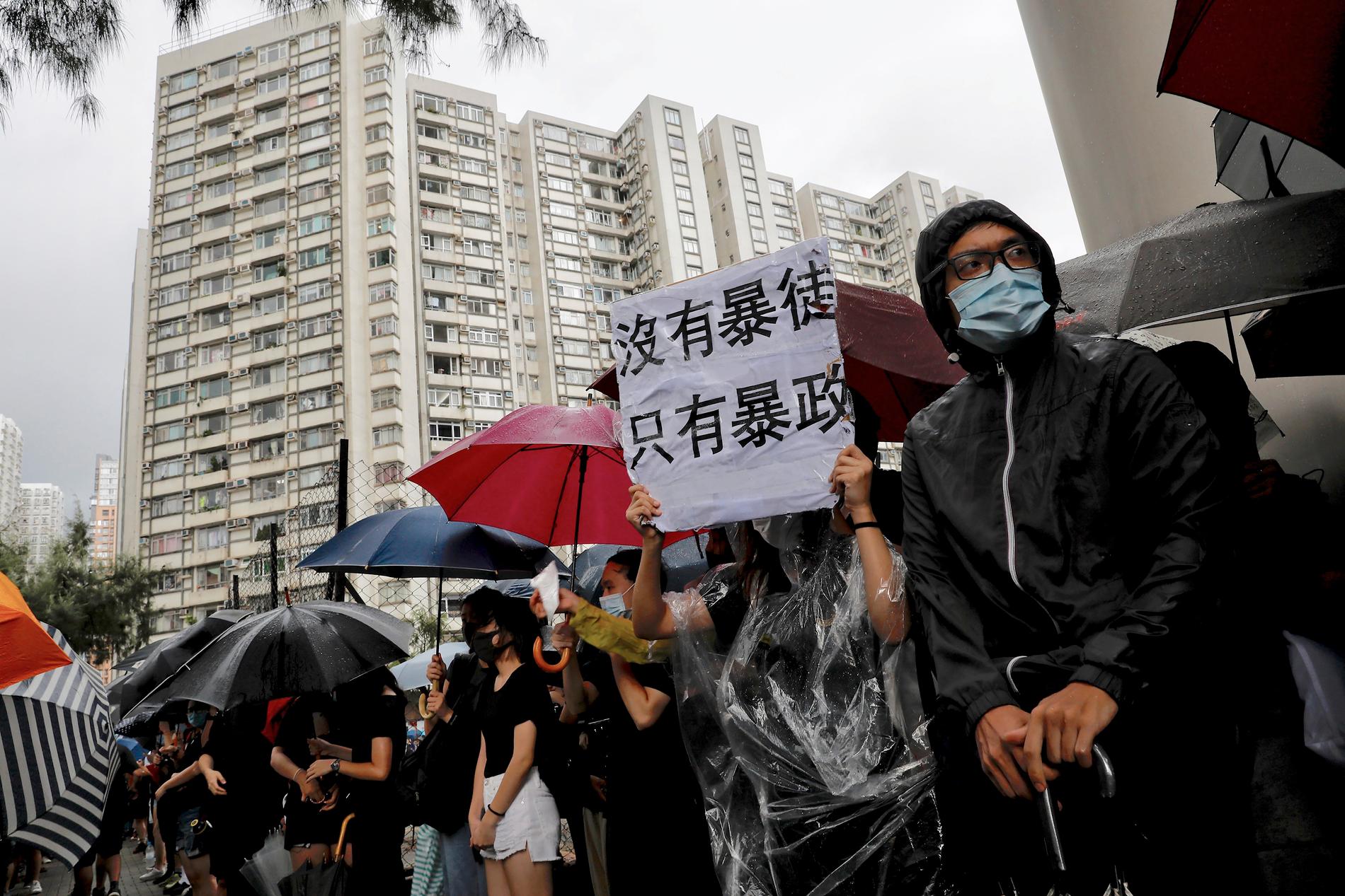 Protesterna i Hongkong fortsätter trots att det kritiserade lagförslaget om utlämningar till Fastlandskina har lagts i malpåse.