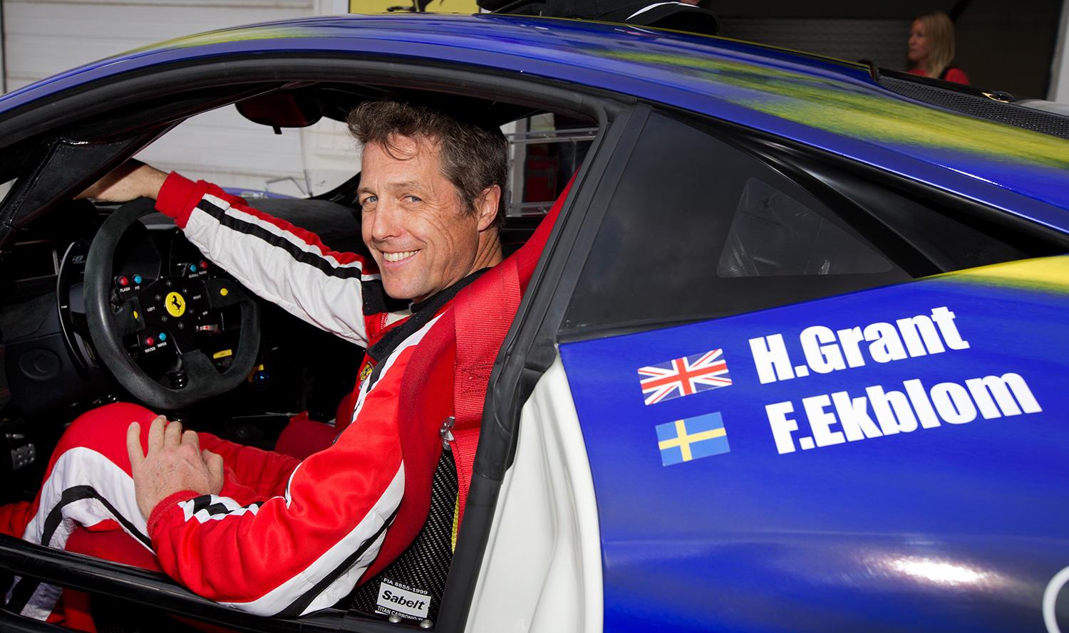 I välgörenhetsracet delar han Ferrari med svenske racerföraren Fredrik Ekblom.