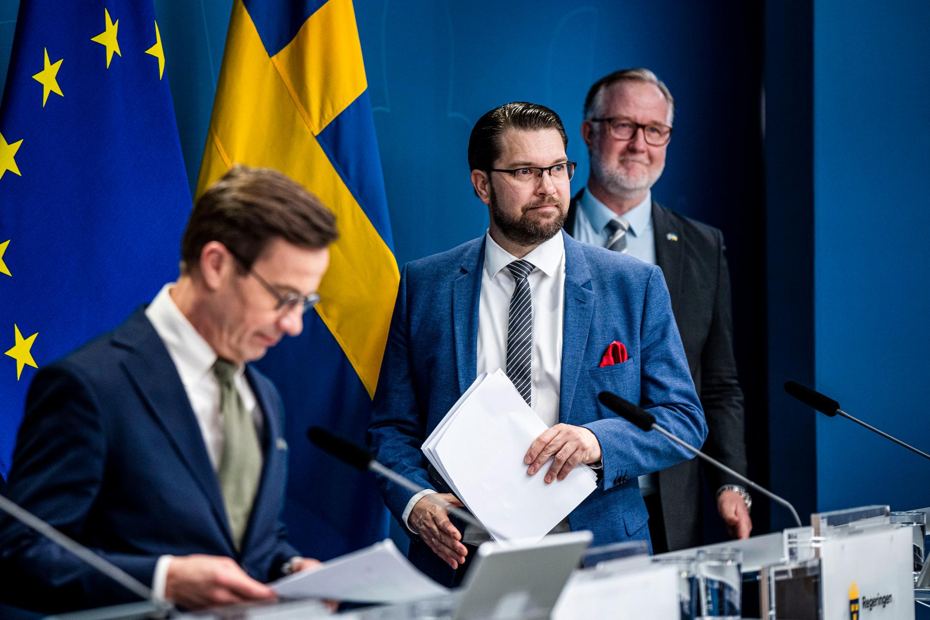 Statsminister Ulf Kristersson (M), Sverigedemokraternas partiledare Jimmie Åkesson (SD) och arbetsmarknads- och integrationsminister Johan Pehrson (L).