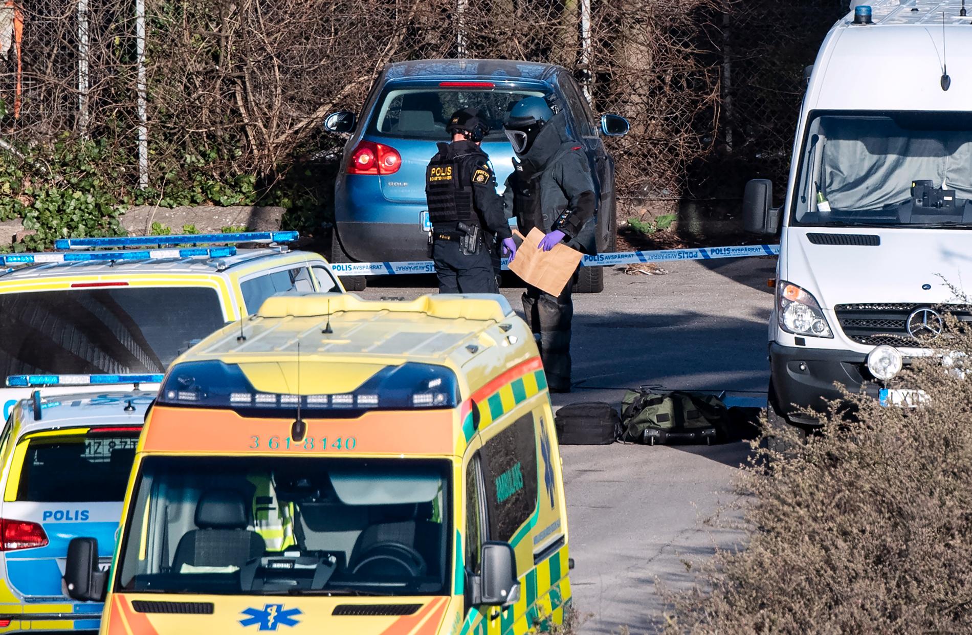 Polis spärrade av ett stort område efter fyndet på Industrigatan mitt i Malmö. Nu söker man vittnen.