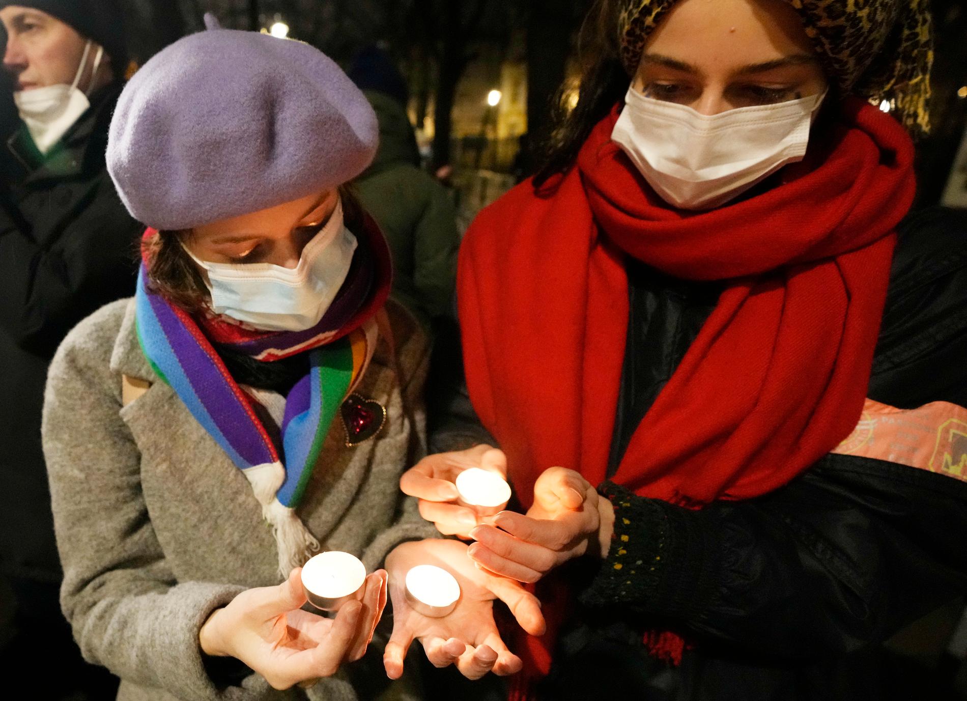 Ljus tänds i Warszawa till minnet av en 37-årig kvinna som avled i veckan i sviterna av en komplicerad graviditet.