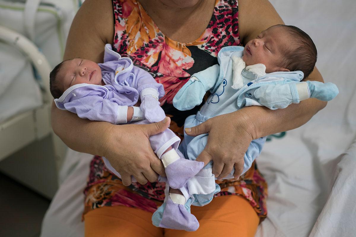 Läkare i Sydamerika har lagt fram bekämpningsmedlet pyriproxyfen som möjlig orsak till den stora ökningen av mikrocefali, barn som föds med onormalt litet huvud. Men en forskningsgenomgång från Swetox har kommit fram till det inte finns några studier som påvisar ett samband.