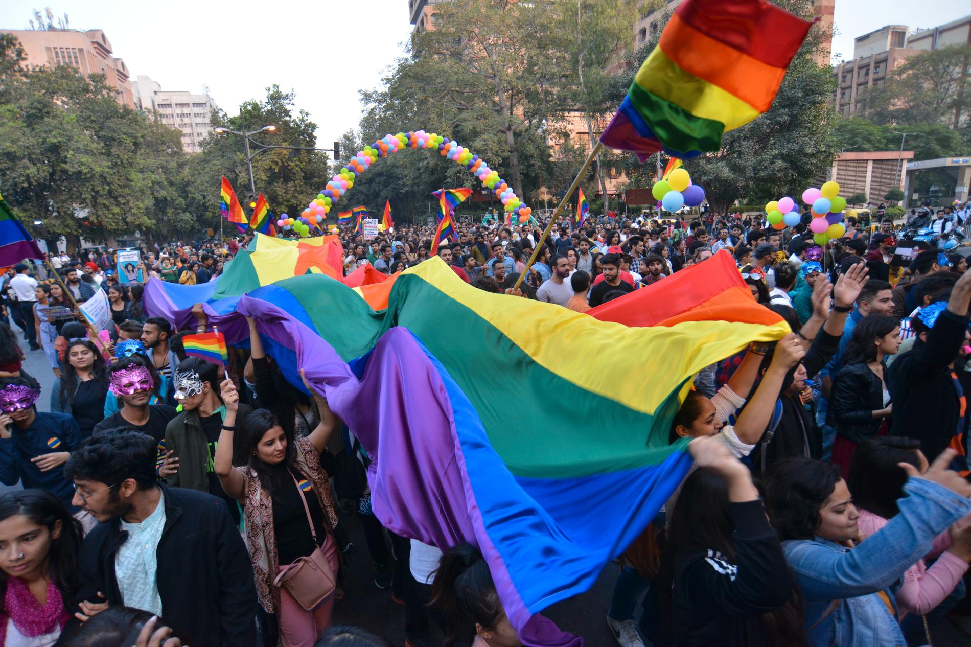 En prideparad i New Delhi i Indien i fjol – samma år som landets högsta domstol avkriminaliserade homosexualitet.