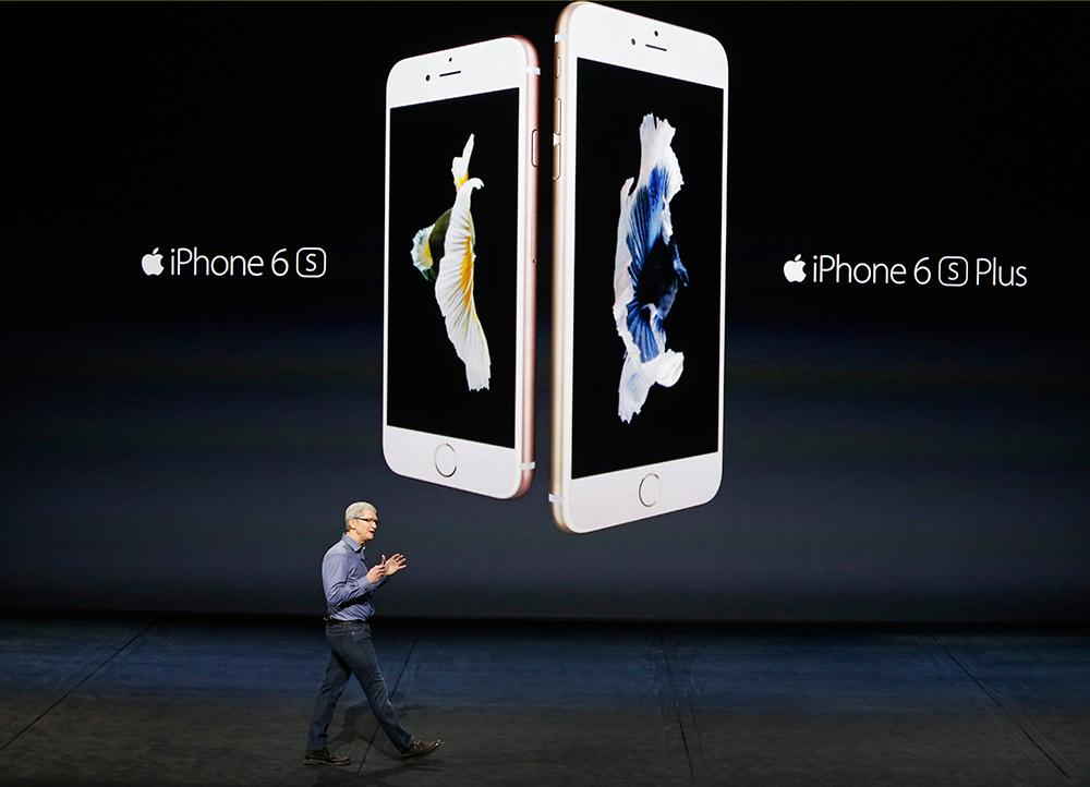 Apples vd Tim Cook vid presentationen av iPhone 6S.