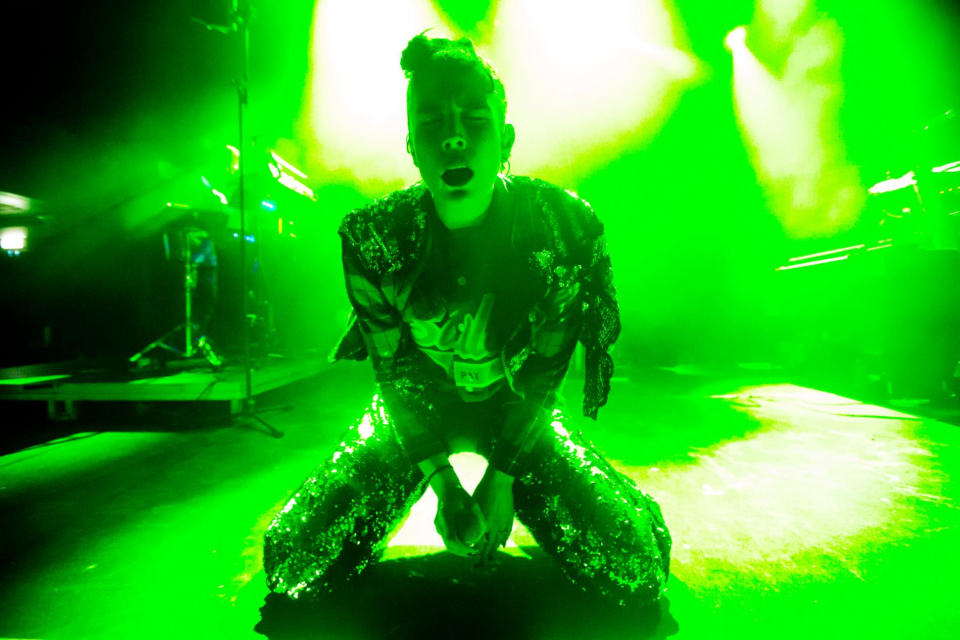 Jenny Wilson håller konsert på  klubben Pustervik i Göteborg. 