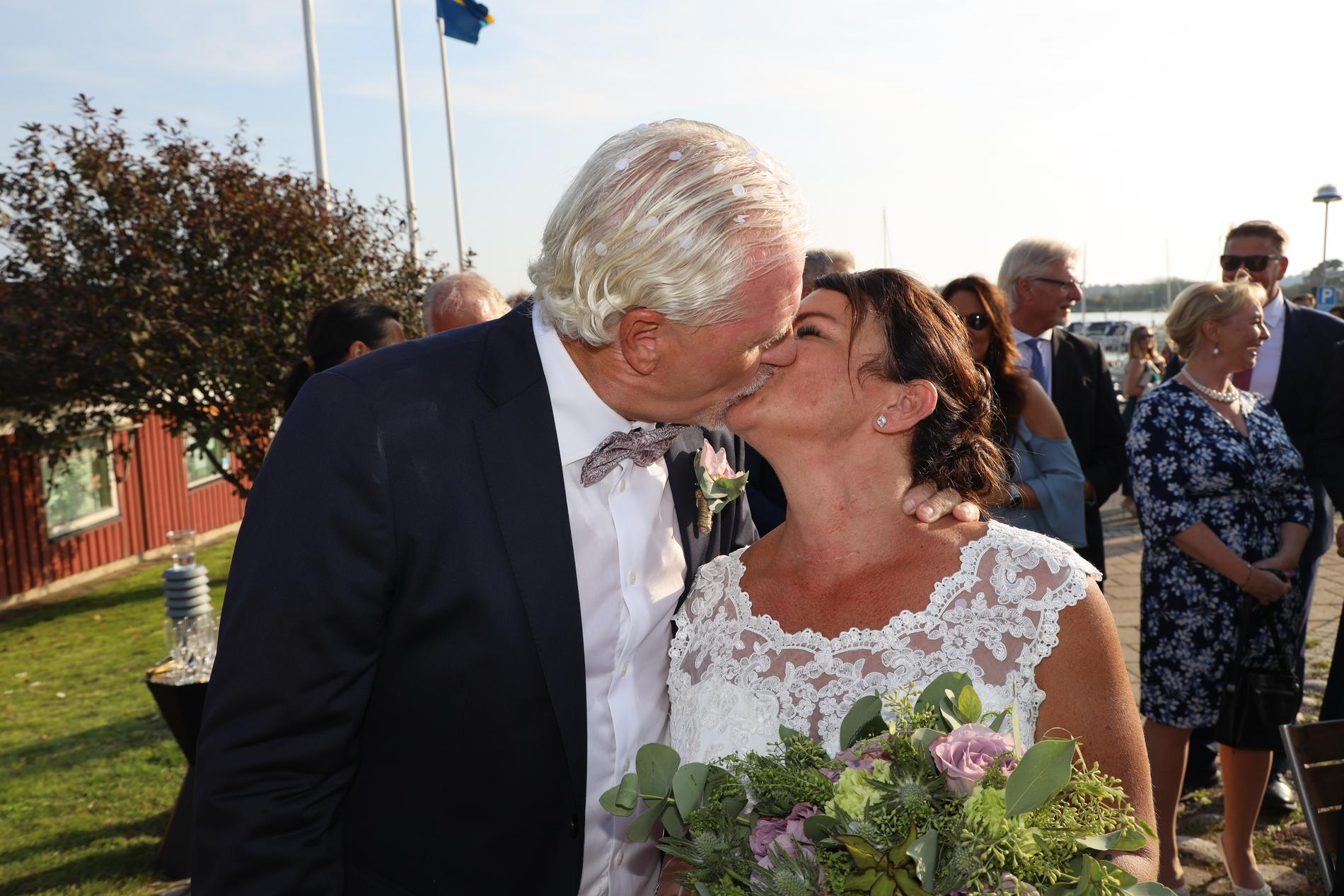 Glenn Hysén och Camilla Lendott har gift sig