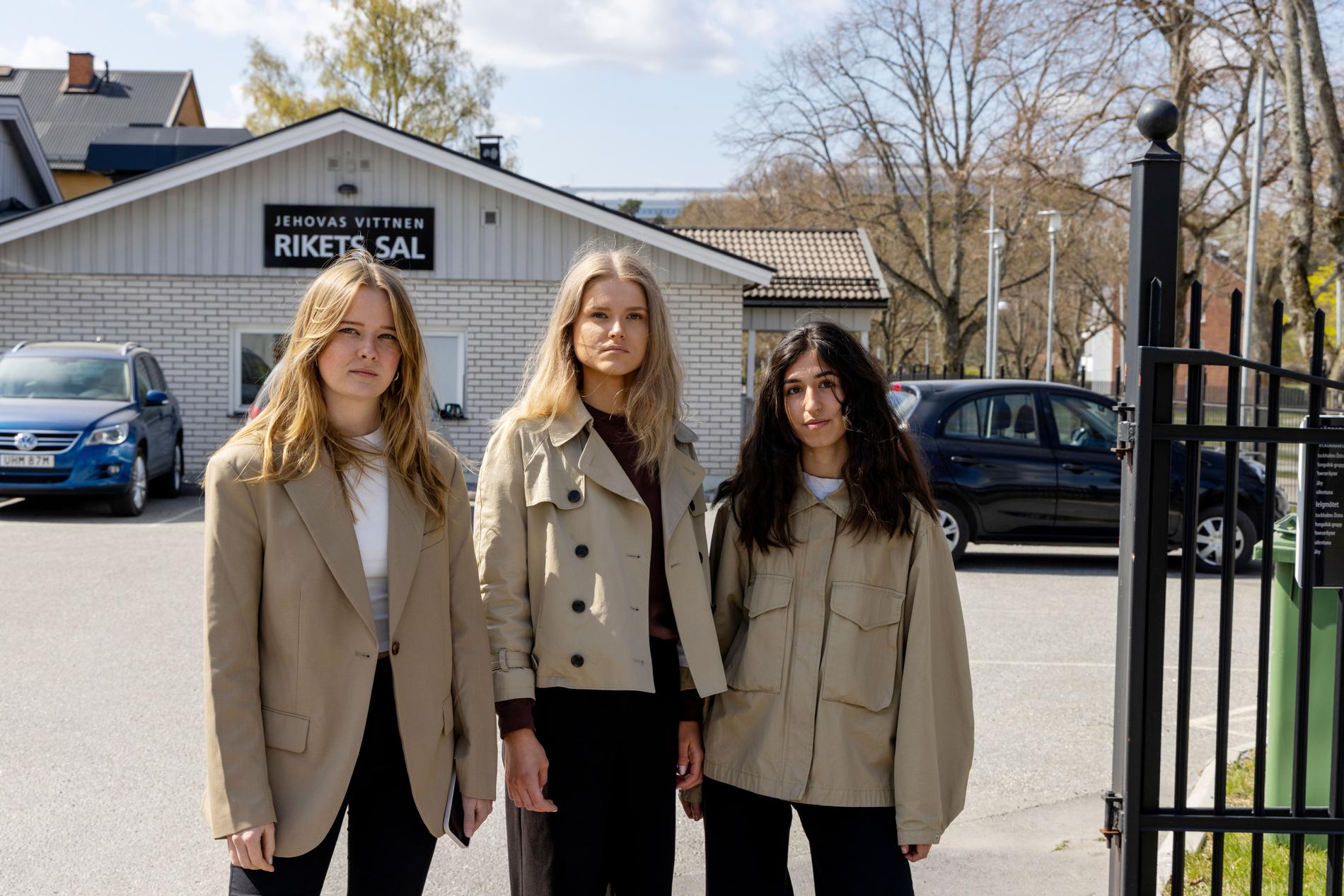 Reportrarna Emma Rosdahl, Emilia Lindell och Nadya Abbasi studerar på JMK, journalistprogrammet på Stockholms universitet. 