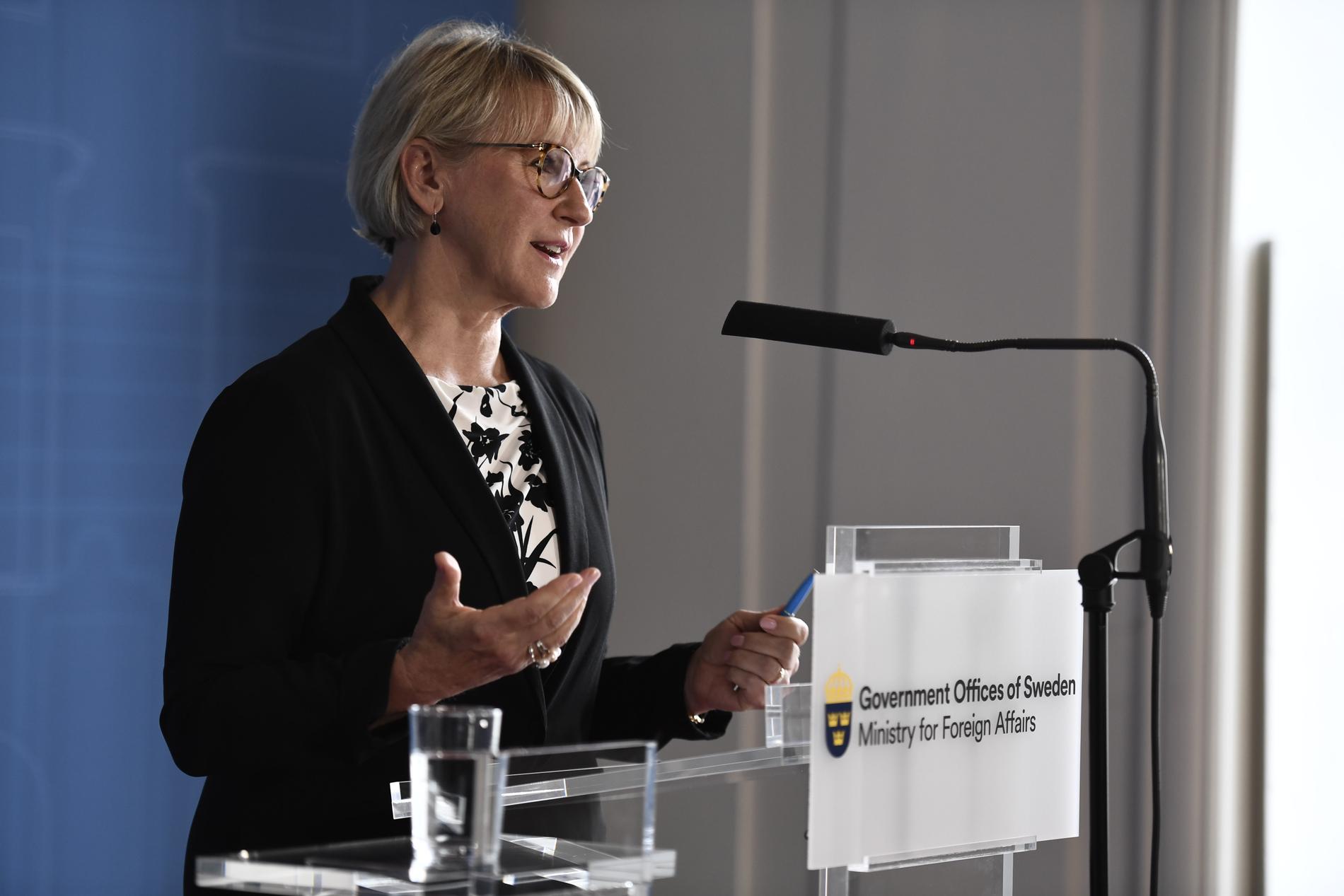 Margot Wallström håller pressträff