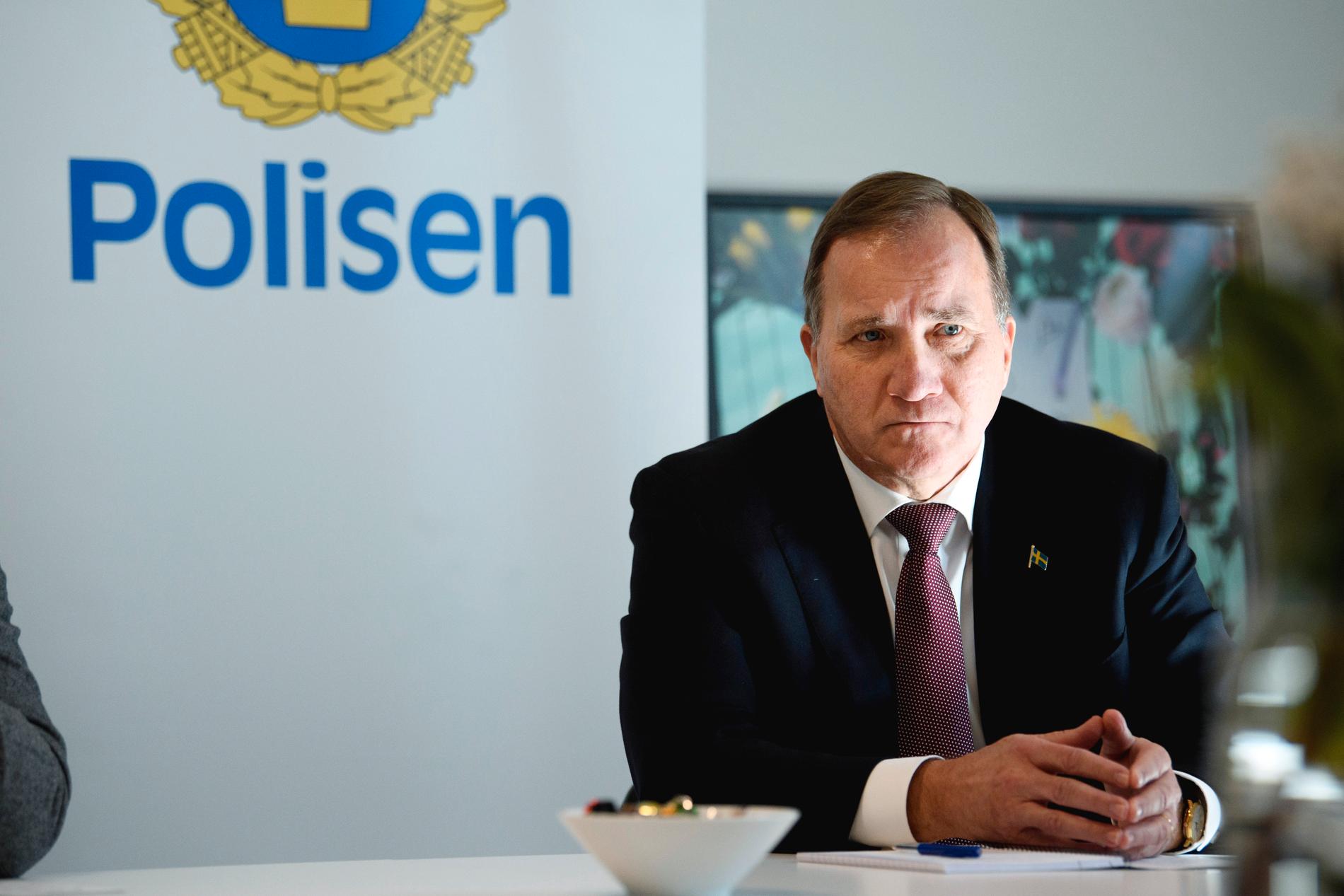 Statsminister Stefan Löfven besökte det nya polishuset i Rinkeby under tisdagen.
