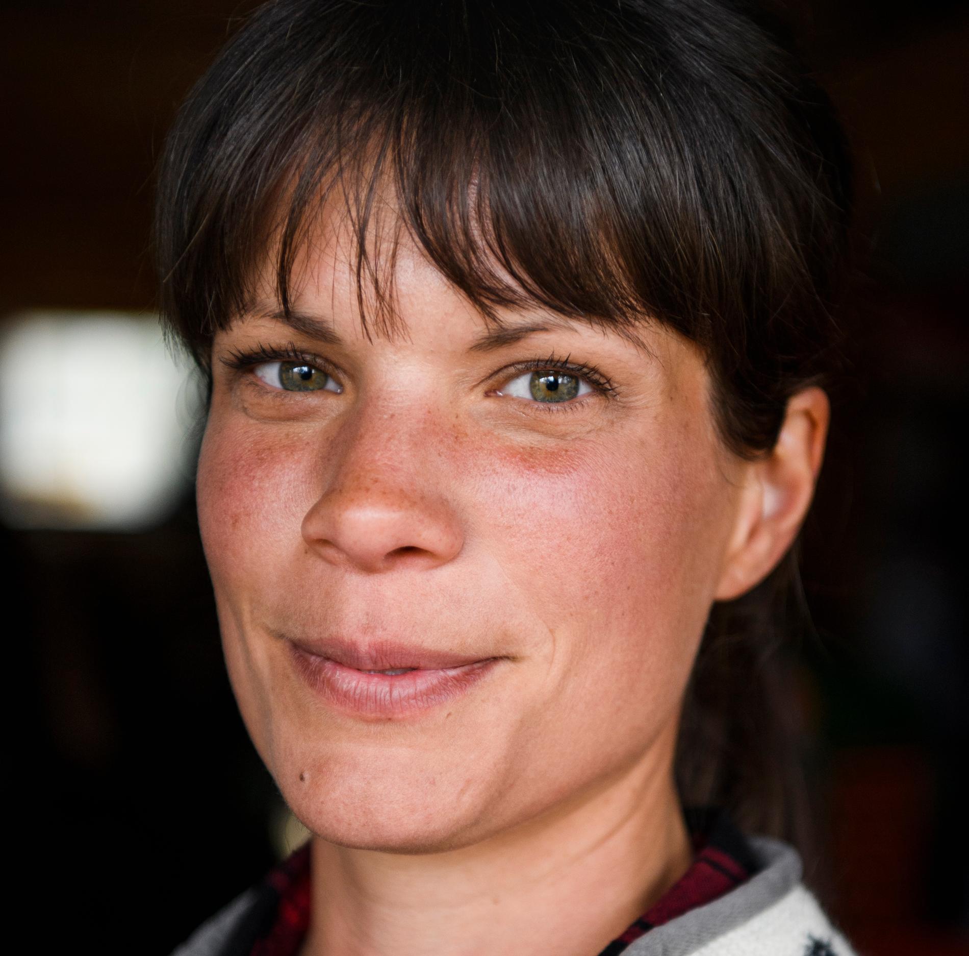 Elin Kinnunen, 34, jobbade på GeKås i Ullared. Nu njuter hon av stillheten vid finsk-ryska gränsen. ”Läget var viktigast. Avskilt och inga grannar”, säger hon.