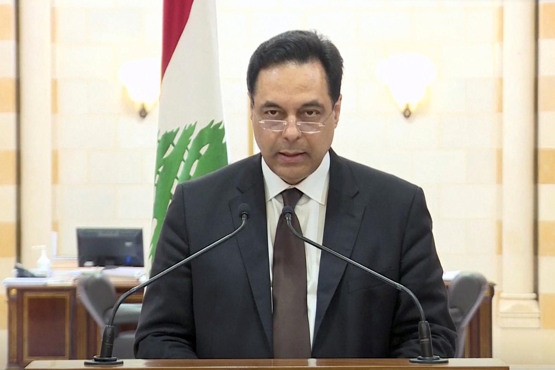 Libanons premiärminister Hassan Diab meddelar att han och resten av regeringen avgår.
