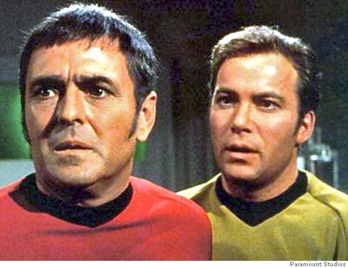 Som Kapten Kirk – till höger.