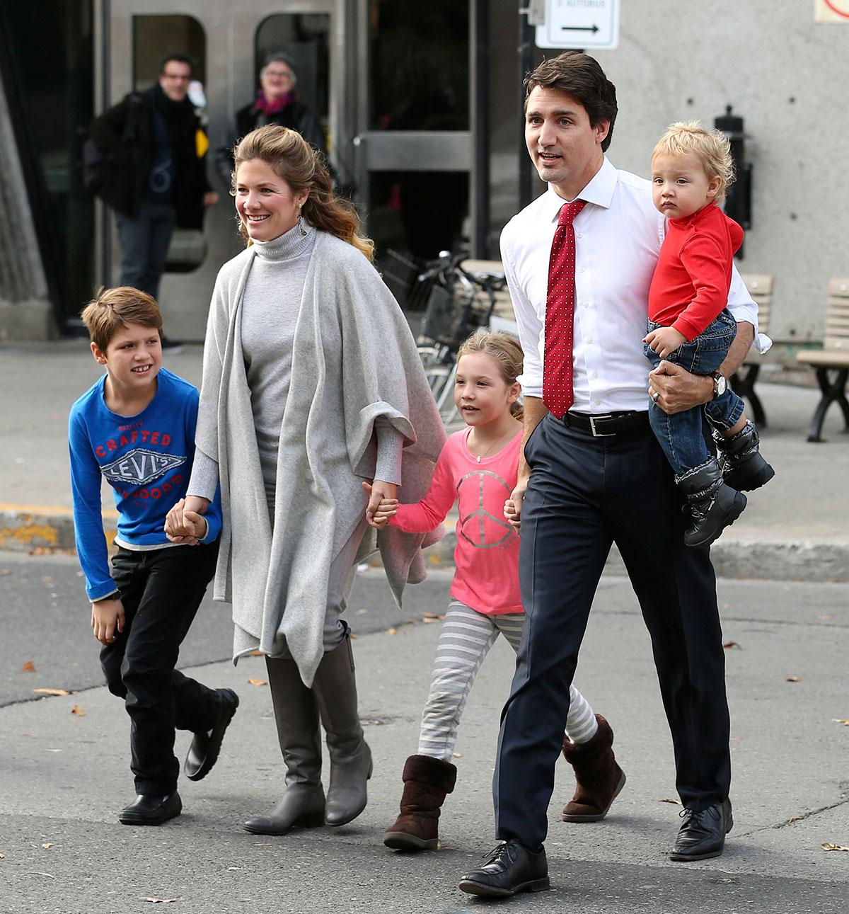 Justin Trudeau med frun Sophie, sönerna Hadrien, till höger, Xavier, till vänster och dottern Ella-Grace i mitten.