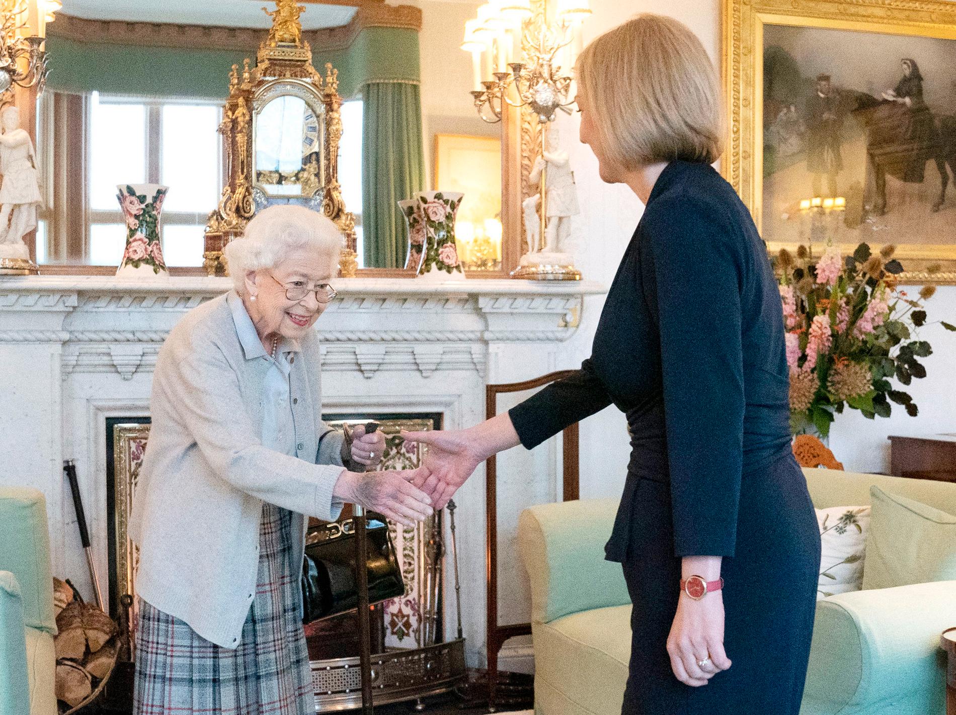 Drottning Elizabeth II tog emot blivande premiärministern Liz Truss på Balmoral. Det blev drottningens sista stora officiella uppdrag – två dagar senare var hon död. 