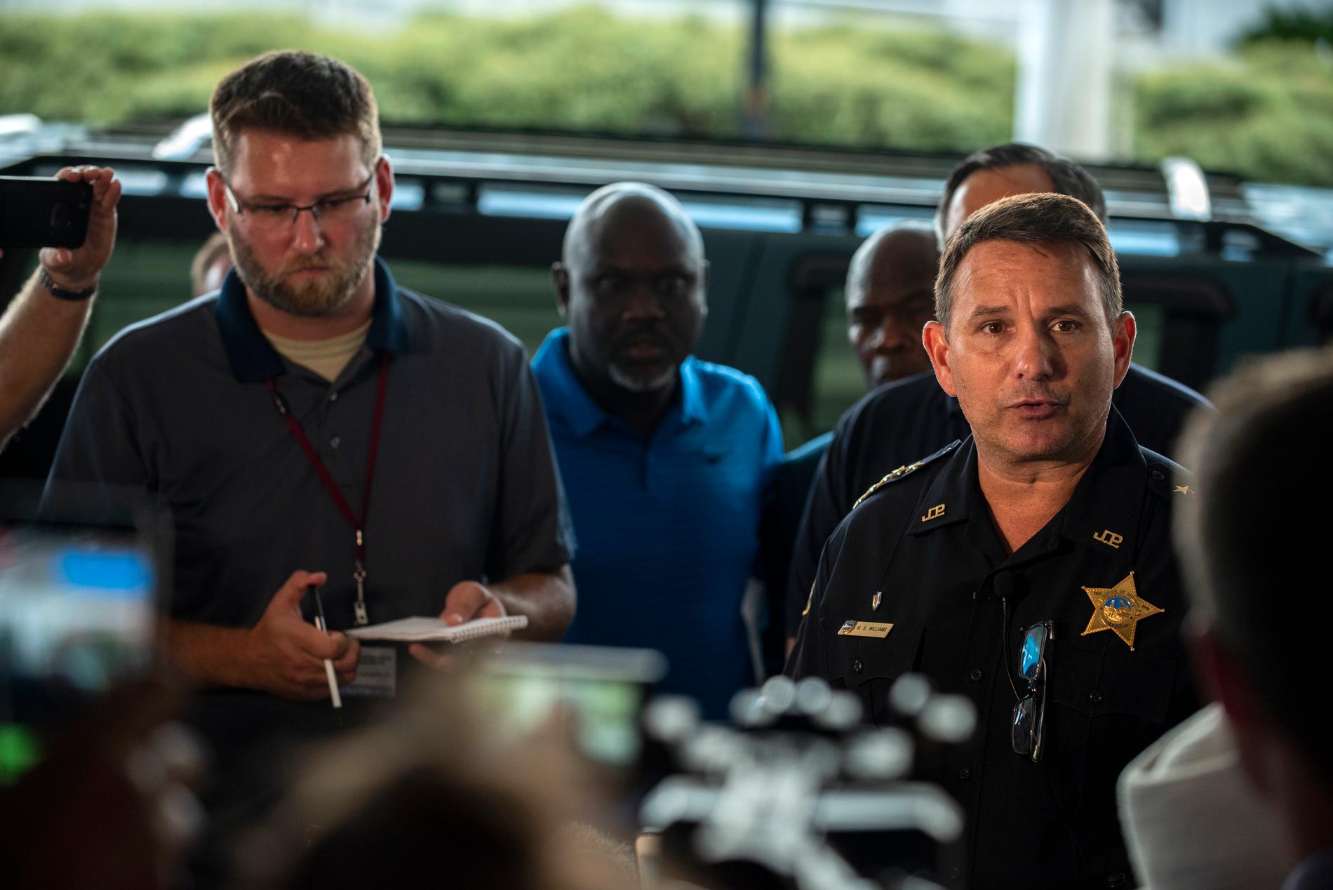 Jacksonvilles polischef Mike Williams under en pressträff.