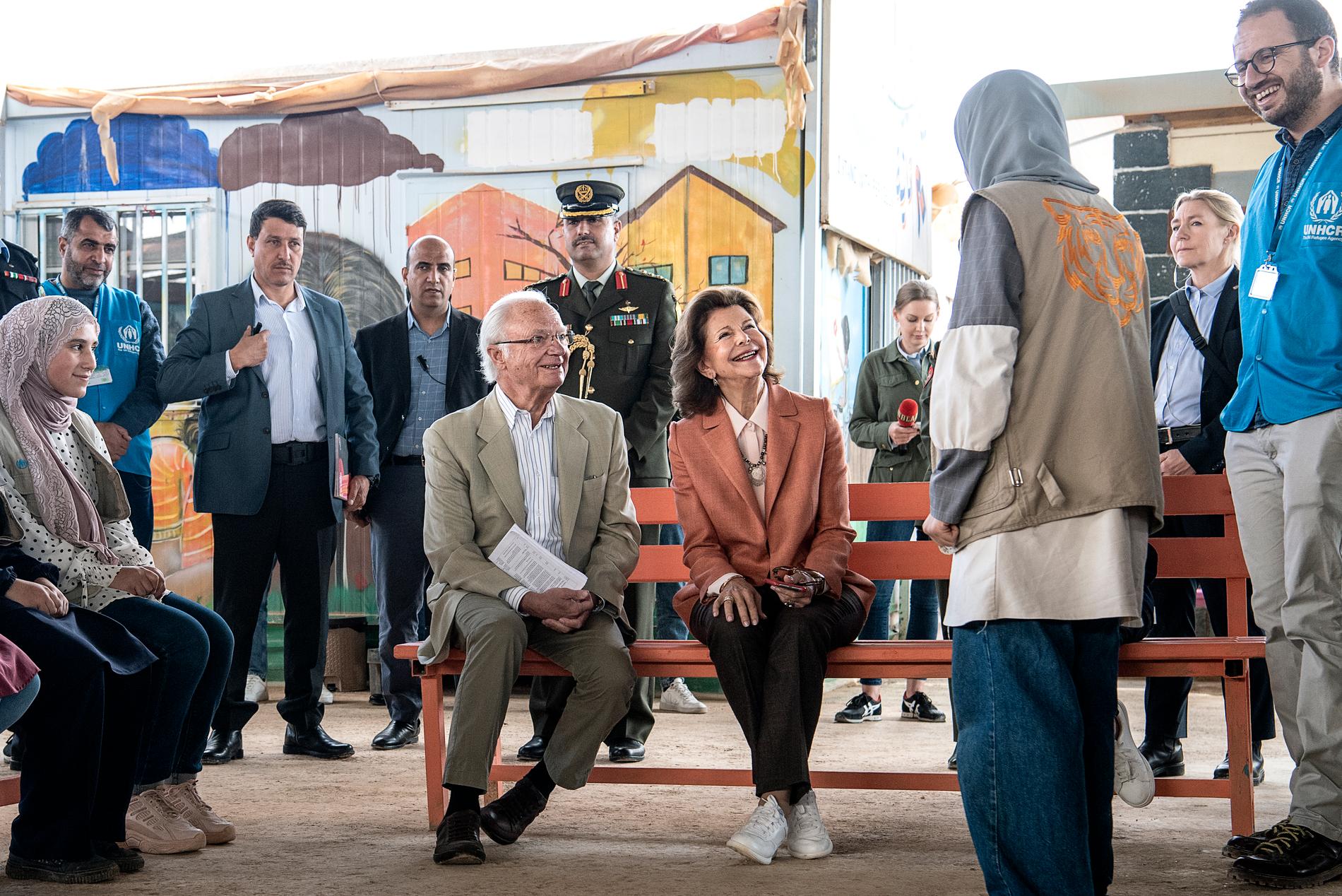 Kungaparet besökte flyktingläger i Jordanien.