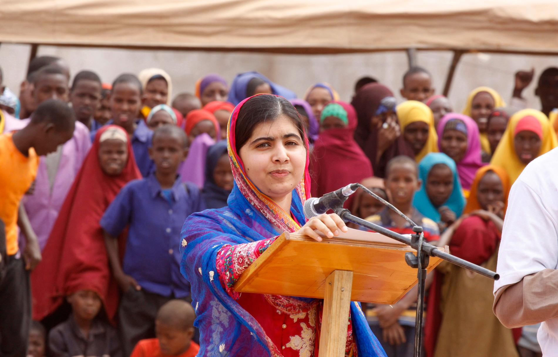 Malala talar om mänskliga rättigheter i ett flyktingläger i Kenya.