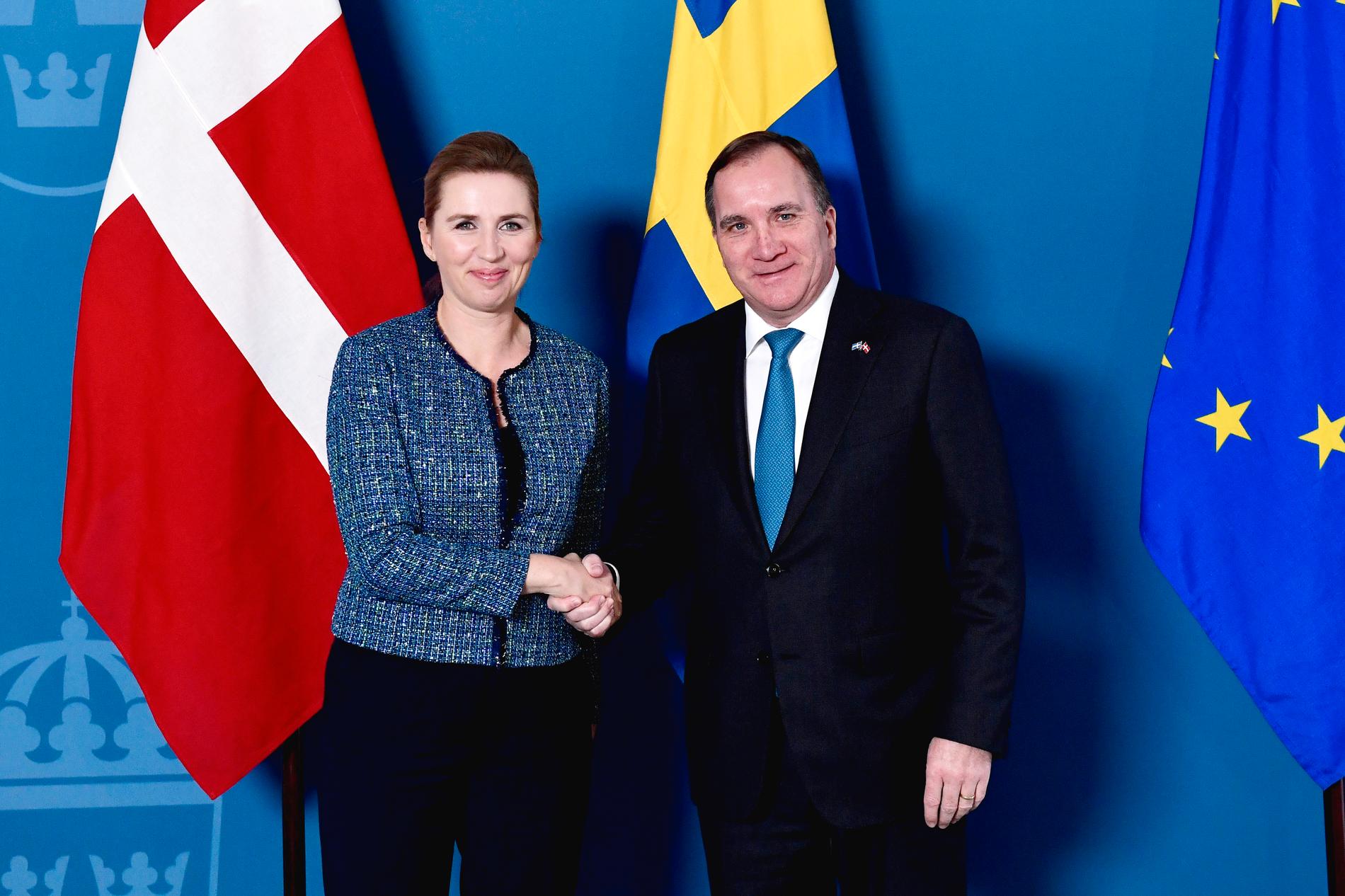 Danmarks statsminister Mette Frederiksen hälsas välkommen av Sveriges statsminister Stefan Löfven (S) till Stockholm.
