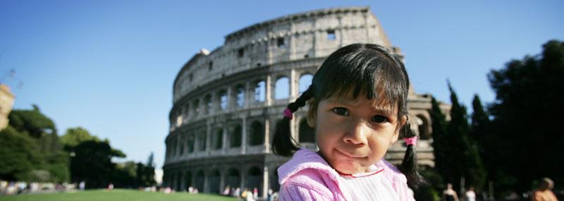 Colosseum lockar besökare från hela världen, osm Valentina Sante från Peru.