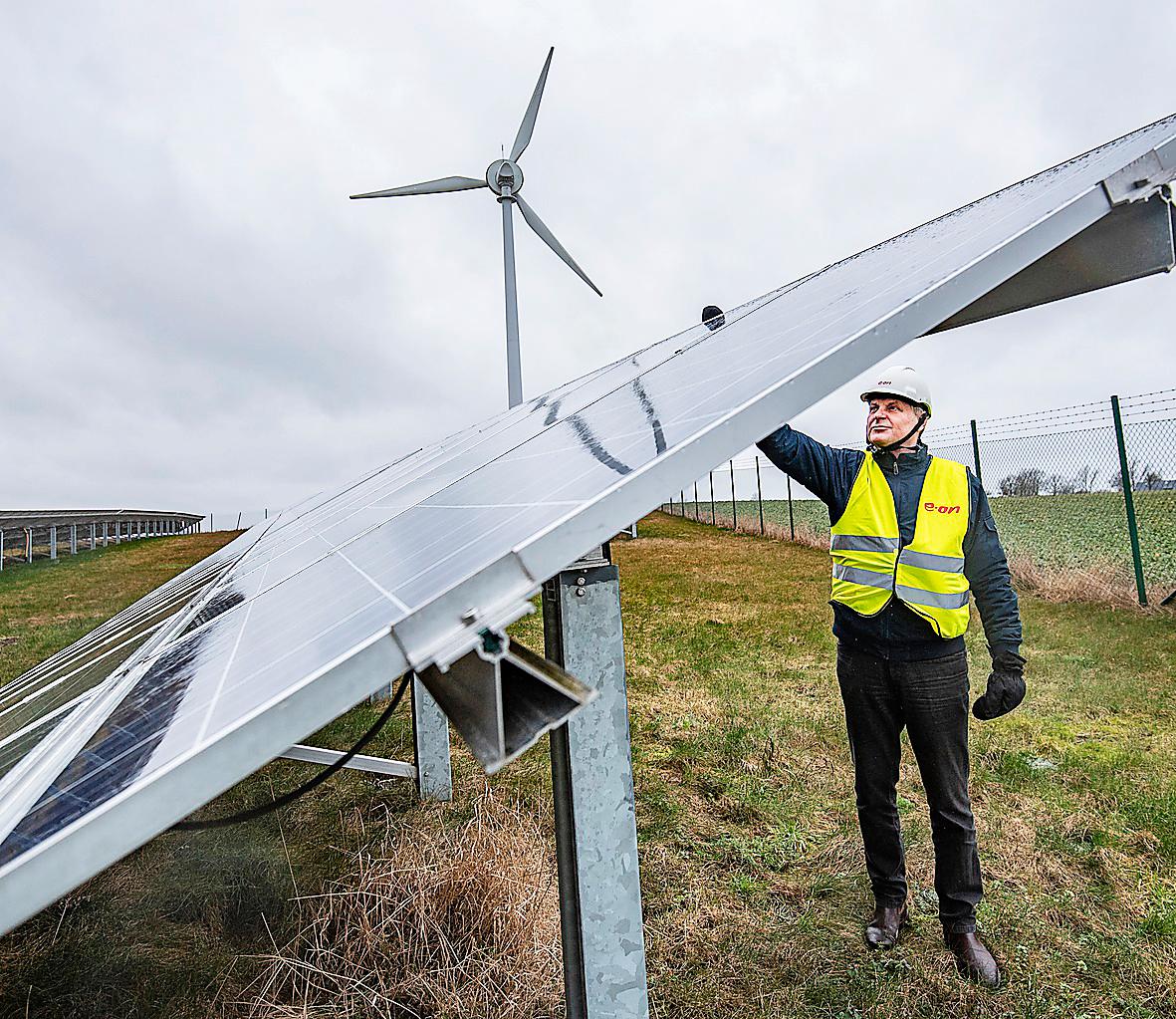 Eons experimentanläggning i Skåne. Sjunkande priser för el från vindkraft och solceller revolutionerar energisektorn och tänder hoppet att kunna fasa ut fossila bränslen.