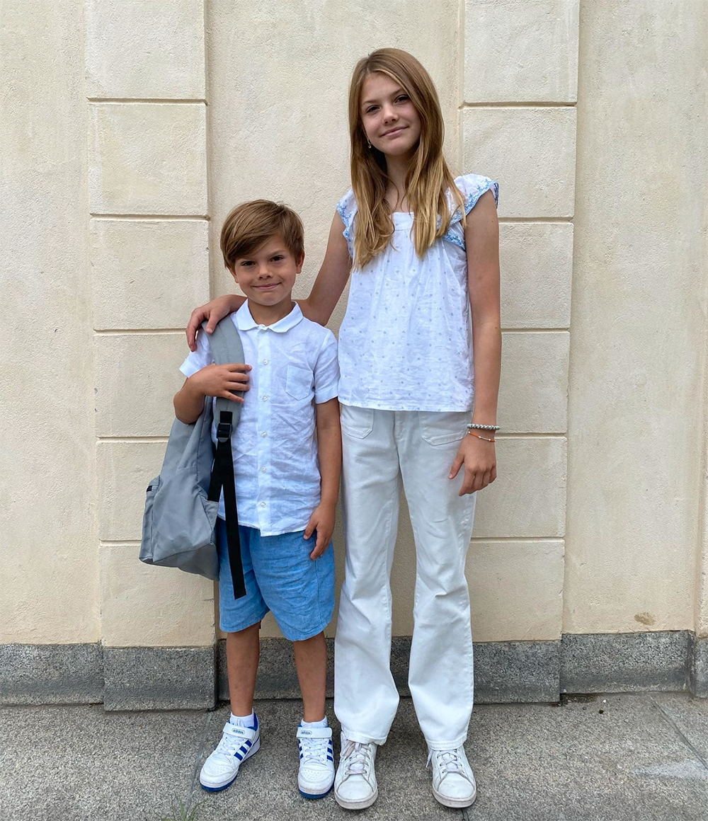 Prins Oscar och prinsessan Estelle är reda för första dagen i skolan efter sommalovet. 