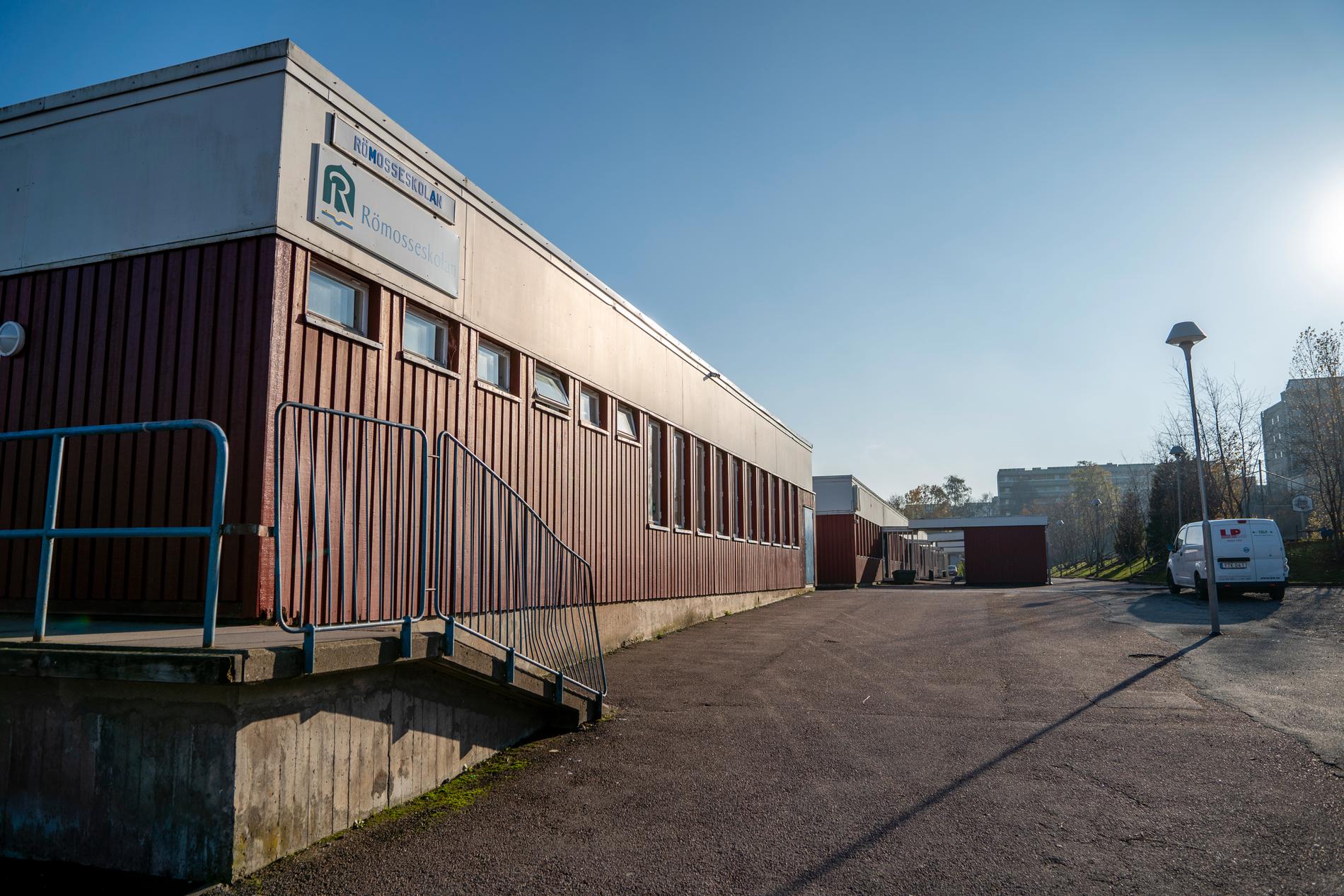 Skolinspektionen beslutade nyligen att stänga Römosseskolan i Göteborg.