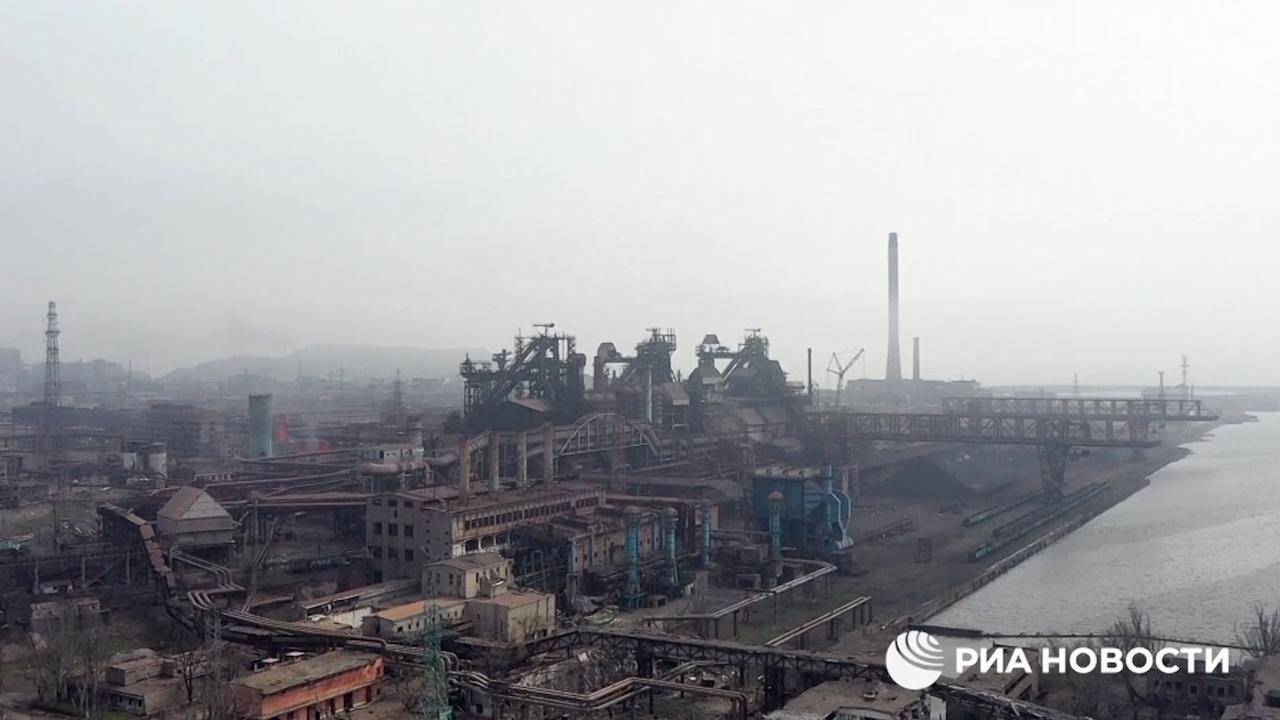 Drönarbilder från den ryska statliga nyhetsbyrån Ria Novosti visar det enorma stålverket i Mariupol.