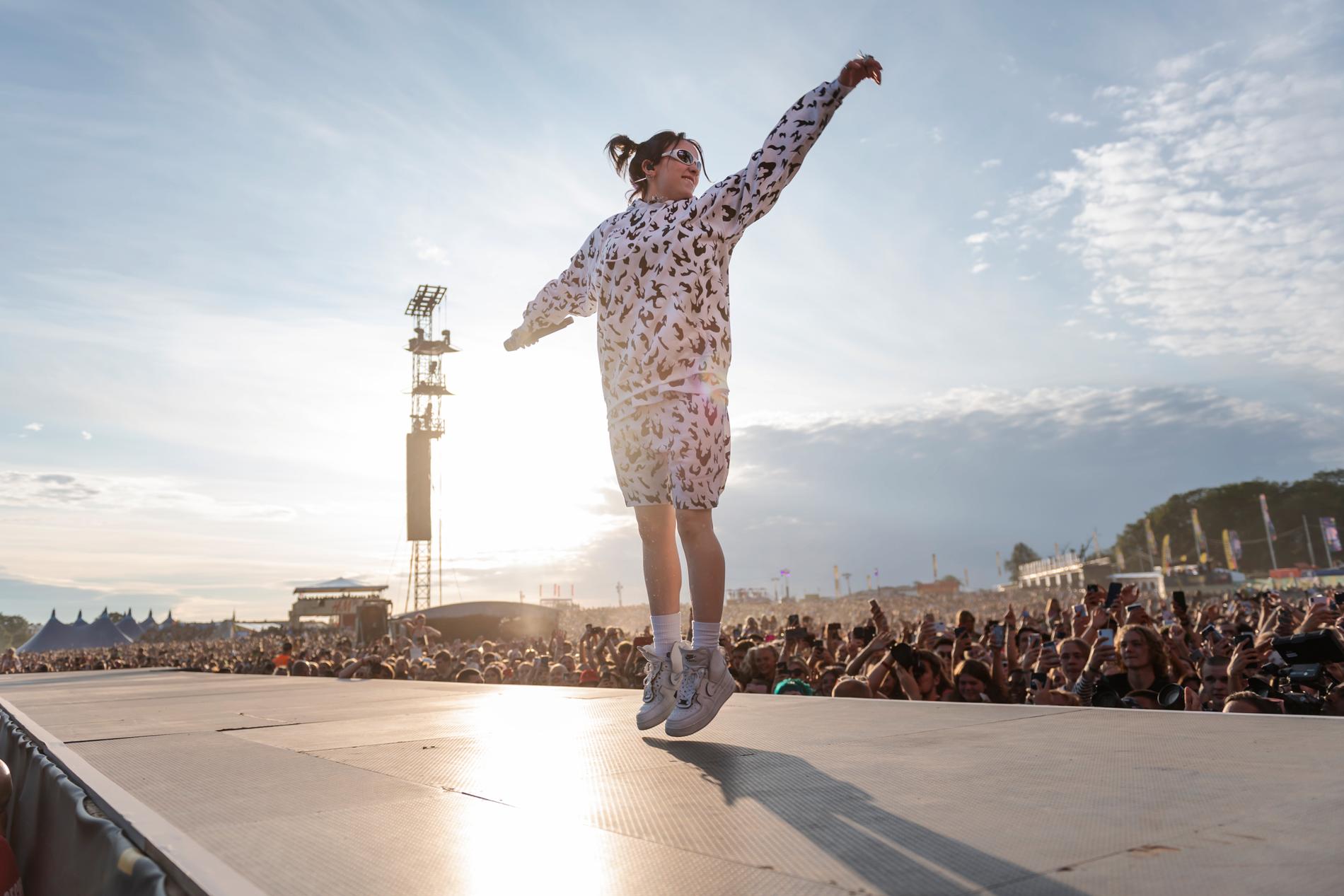 Billie Eilish uppträder på Lollapalooza 2019.