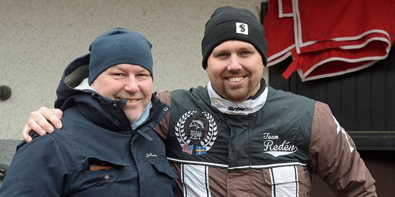 Timo Nurmos och Daniel Redén värmer upp publiken på Solvalla under söndagen. 
