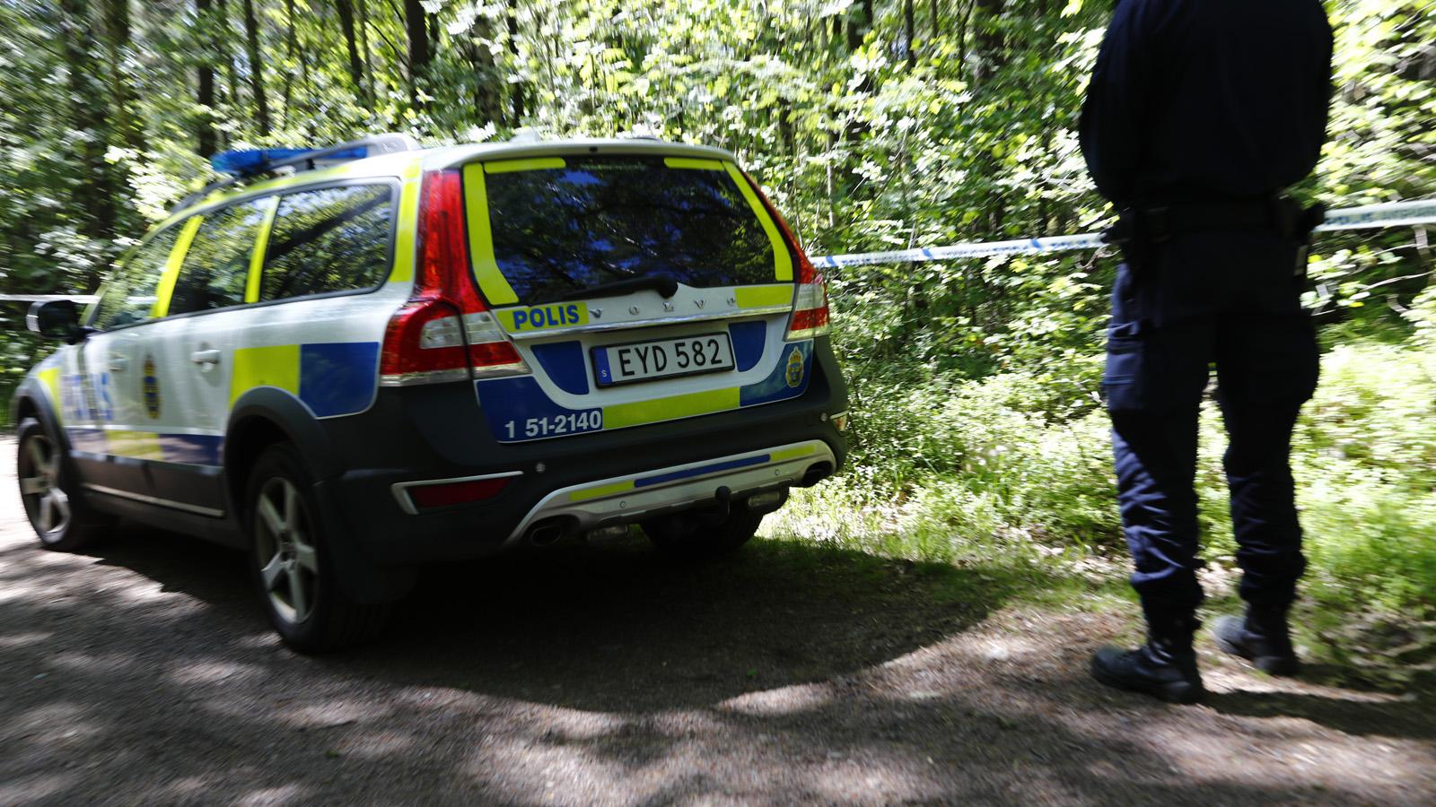 Polisen spärrade av ett skogsområde i Västerås efter ett tips om benbitar i skogen. Arkivbild. 