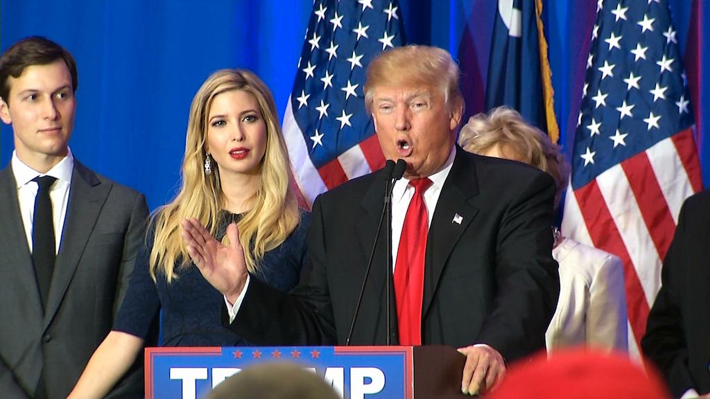 Donald Trump med dottern Ivanka vid sin sida.
