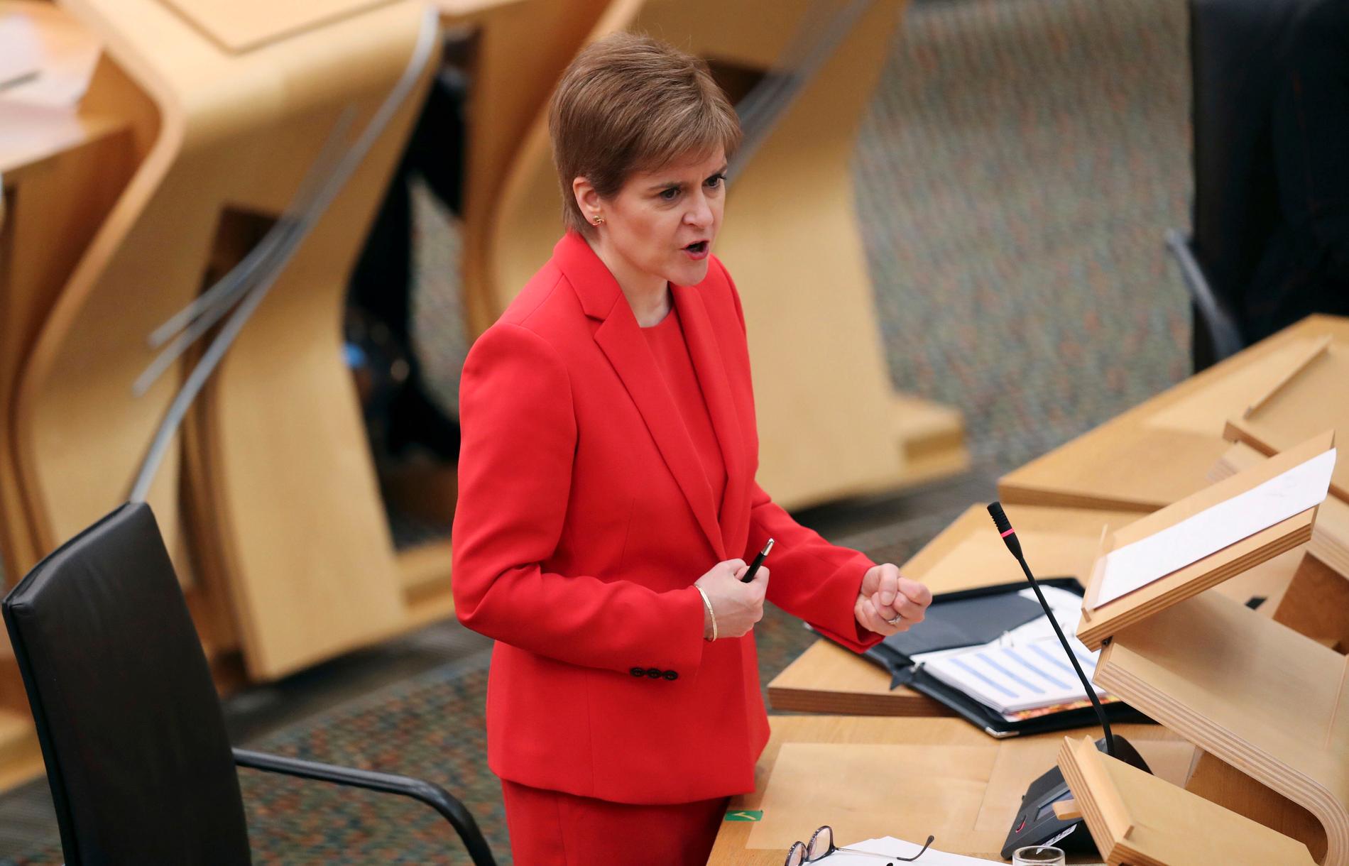 Nicola Sturgeon, som vill bli omvald som Skottlands regionala regeringschef. Bild från parlamentet Holyrood i slutet av förra året.